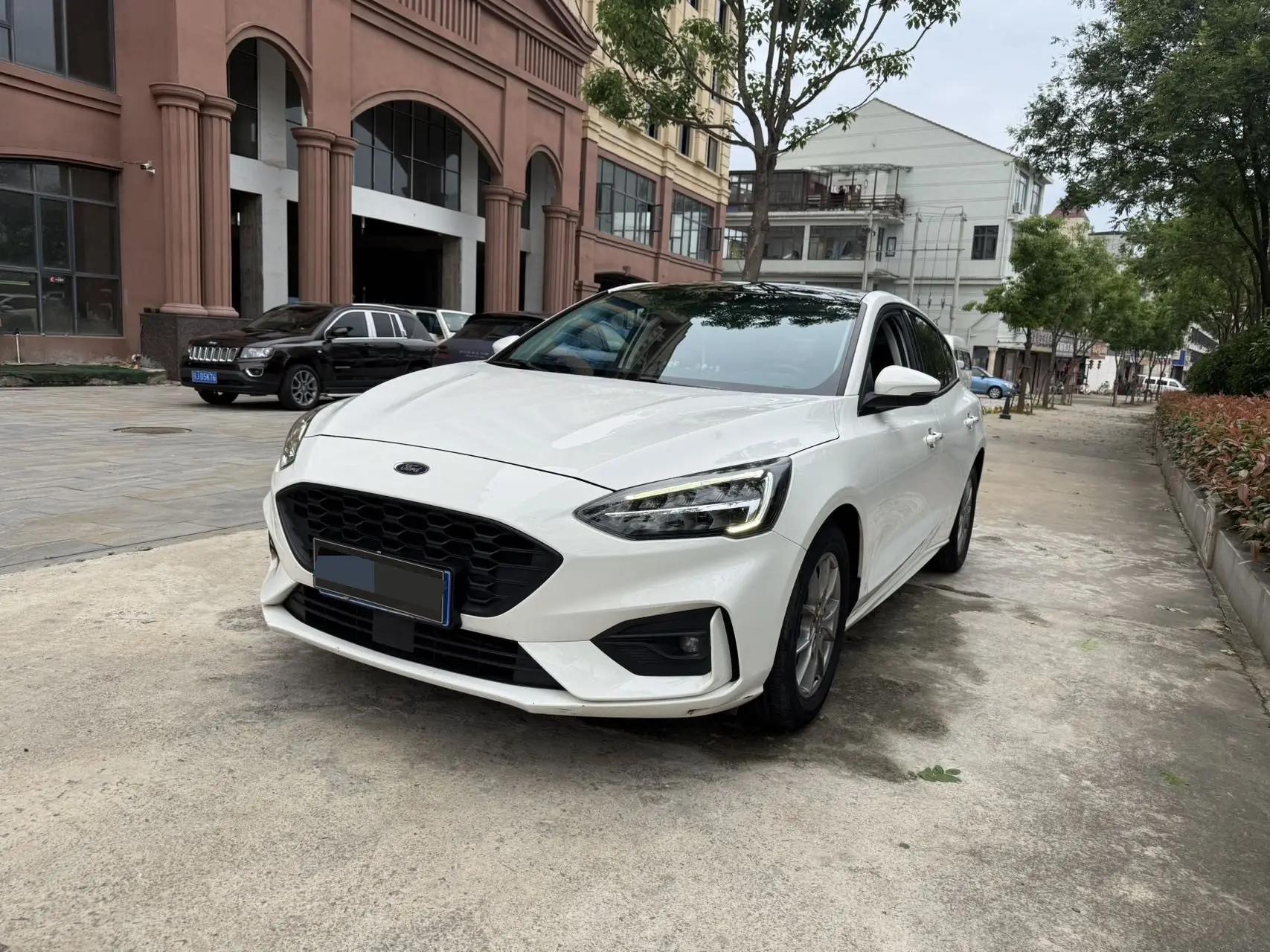 Fox 2021 hatchback EcoBoost 180 automatic front tide