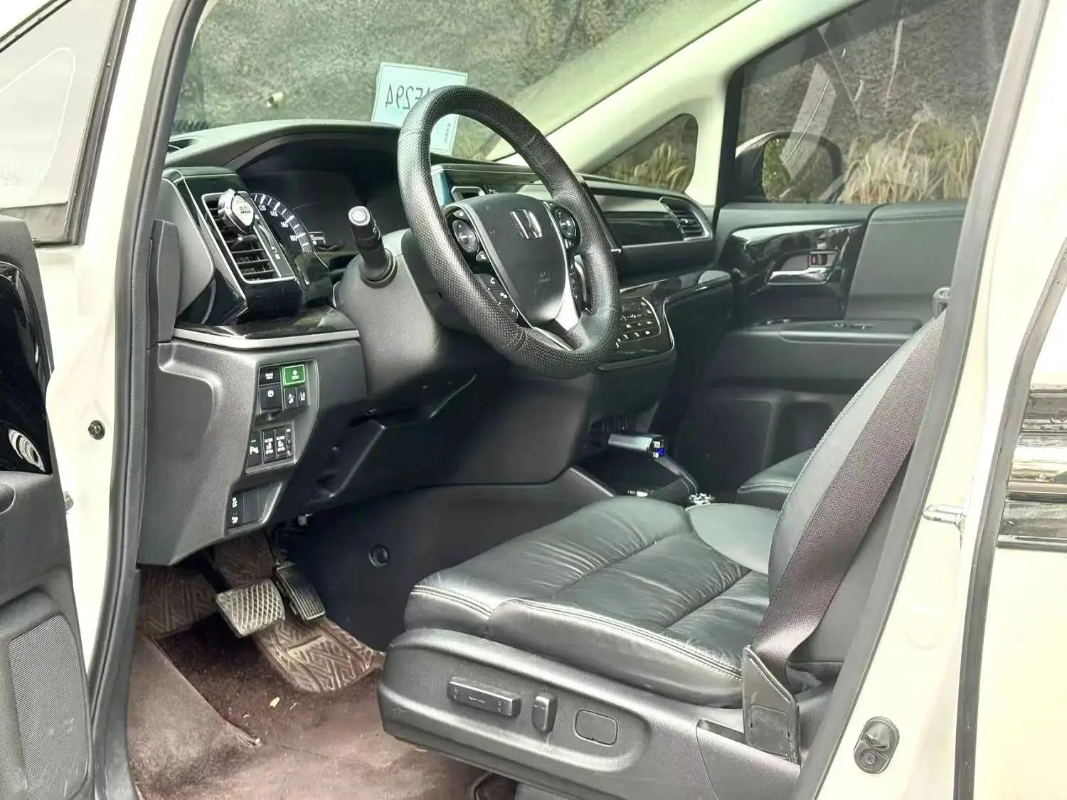 Elyson 2019 2.0L Hybrid Deluxe Edition 3