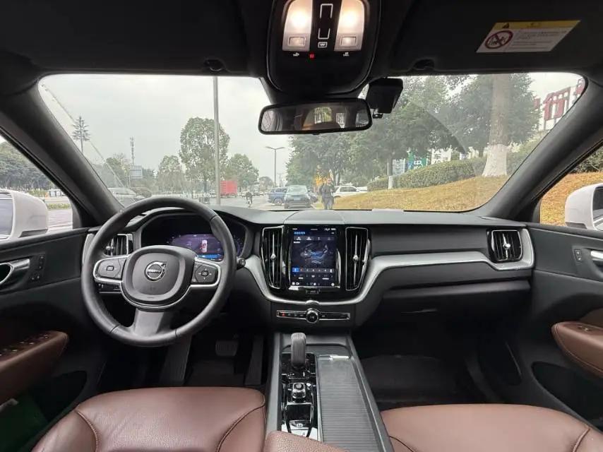 Volvo XC60 2022 B5 4-wheel-drive Zhiyi Deluxe Edition 4