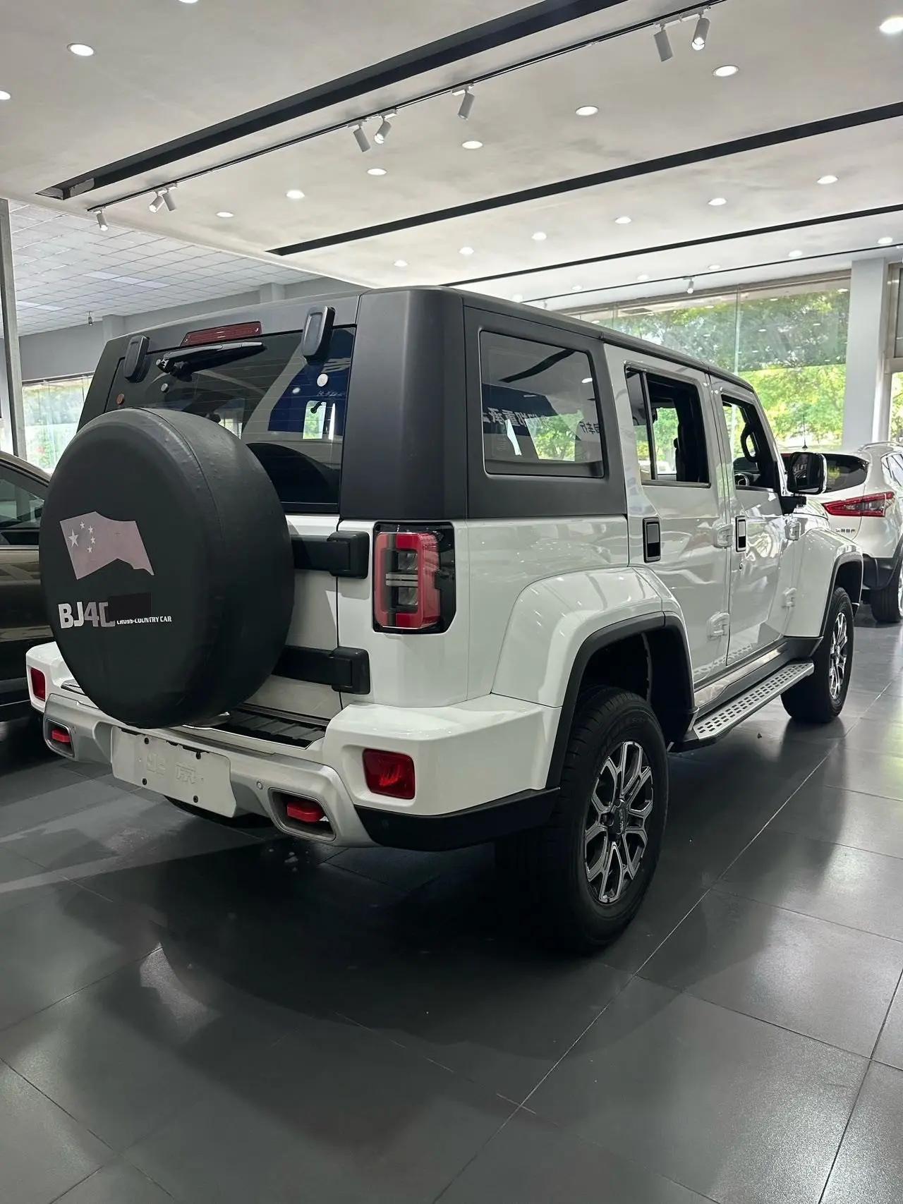 Beijing BJ40 2020 2.0T Automatic Four-wheel Drive City Hunter Edition Chivalrous Type 3