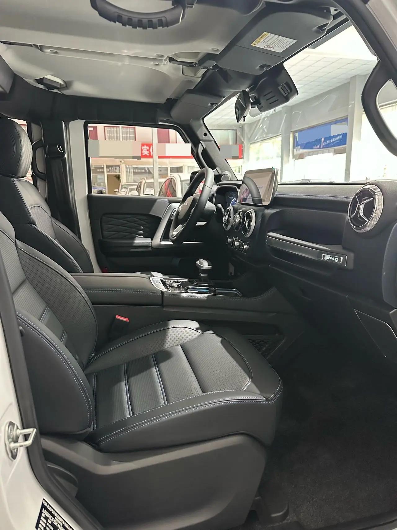 Beijing BJ40 2020 2.0T Automatic Four-wheel Drive City Hunter Edition Chivalrous Type 4