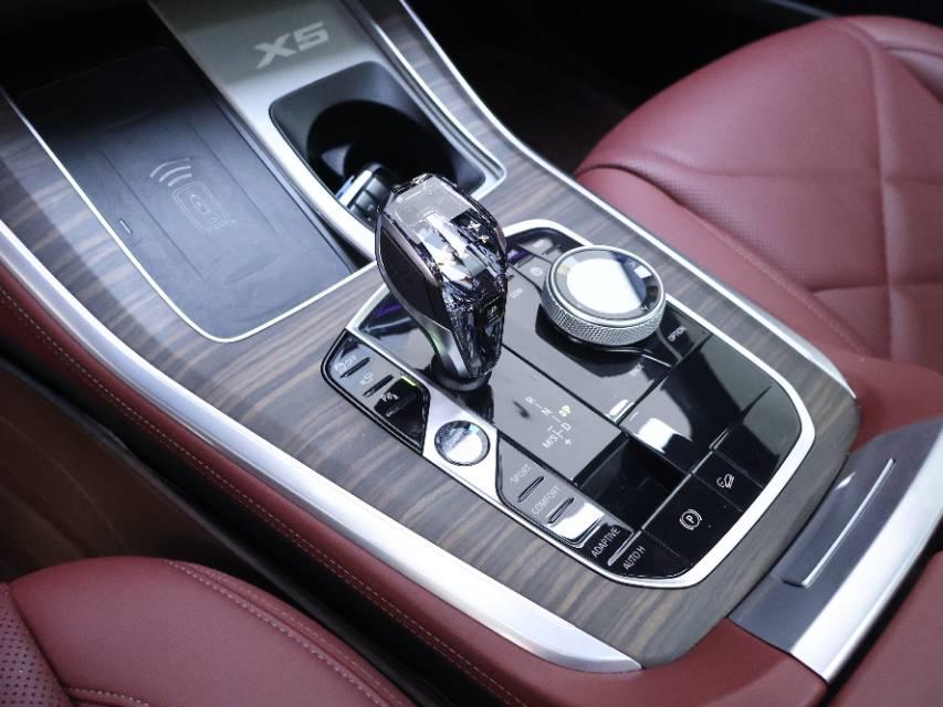 BMW X5 2022 model change xDrive 40Li M sports package 5