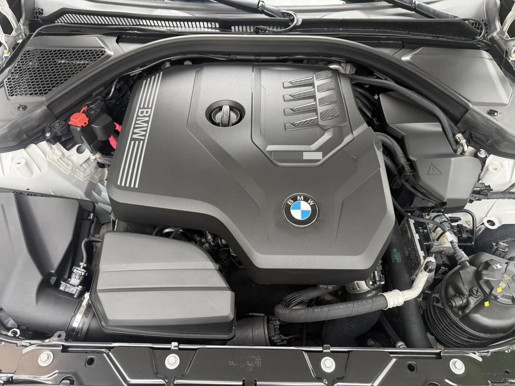 BMW 3 Series 2023 320i M Sports Suit 13