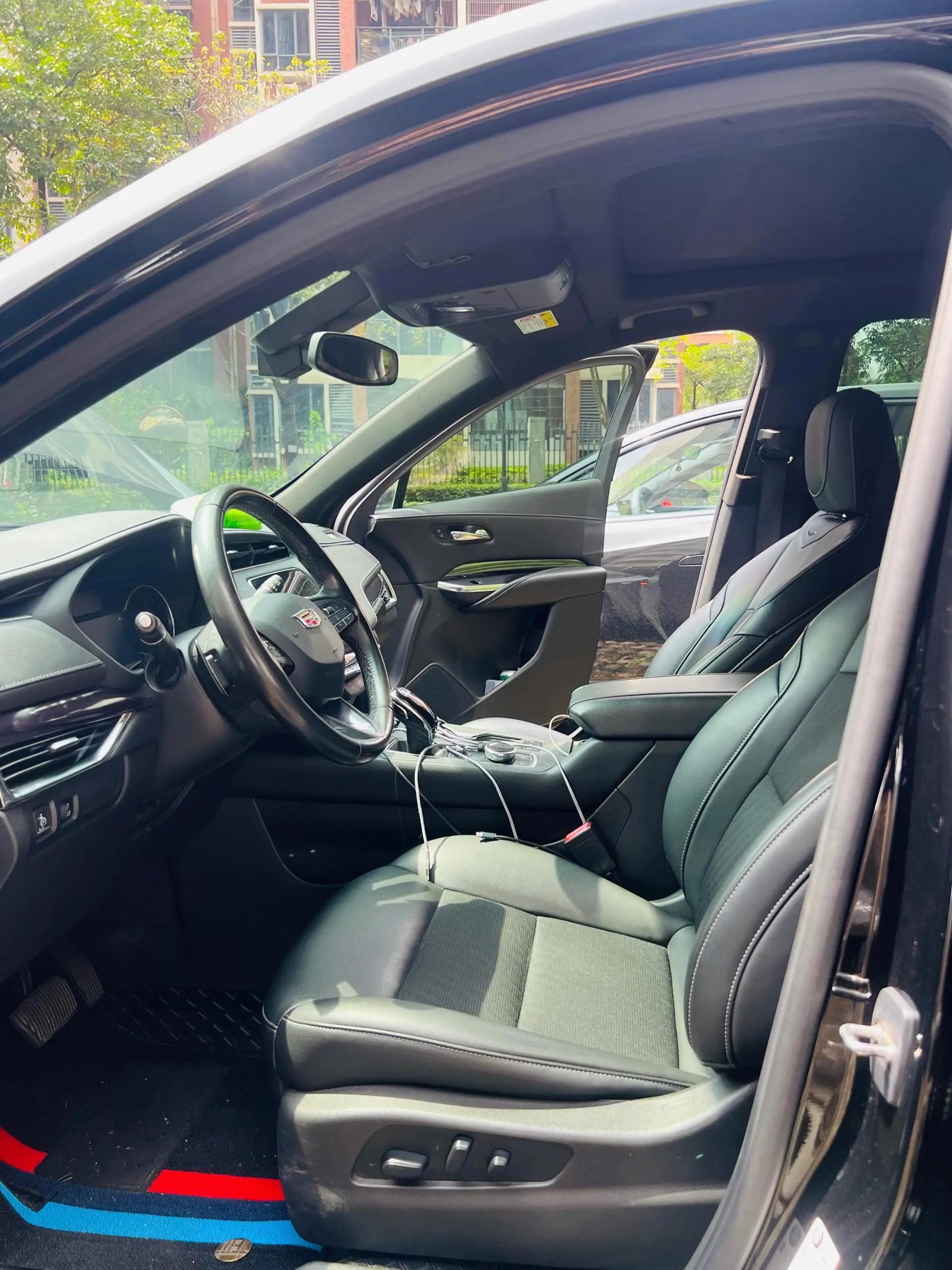 Cadillac XT4 2021 28T Two-Drive Leading Model 4