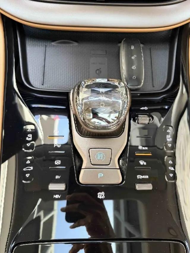 Denza D9 2022 DM-i 970 four-wheel drive flagship 7