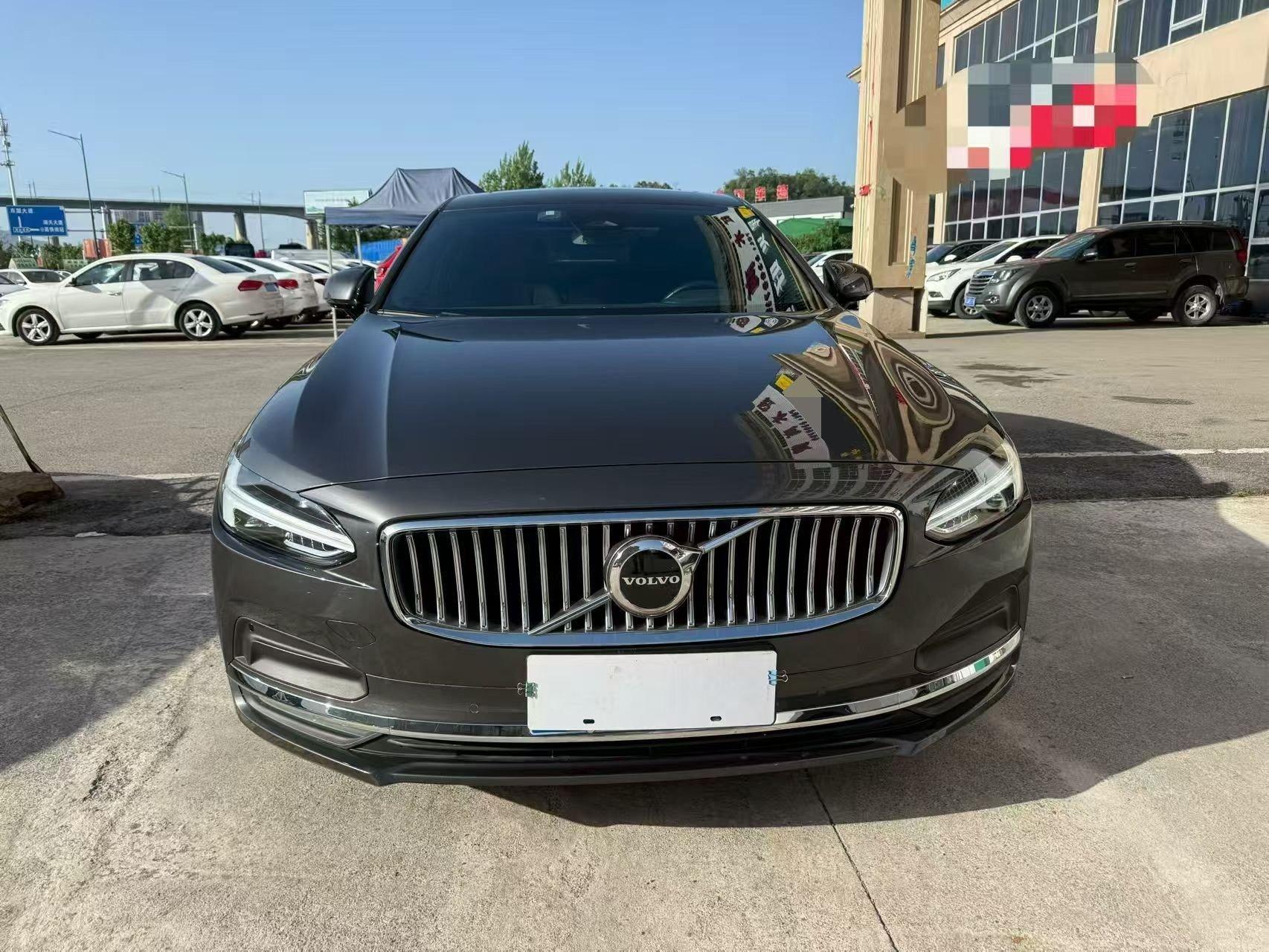 Volvo S90 2023 B5 Smart Luxury Edition 2