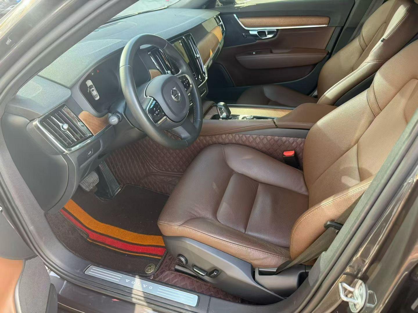 Volvo S90 2023 B5 Smart Luxury Edition 3