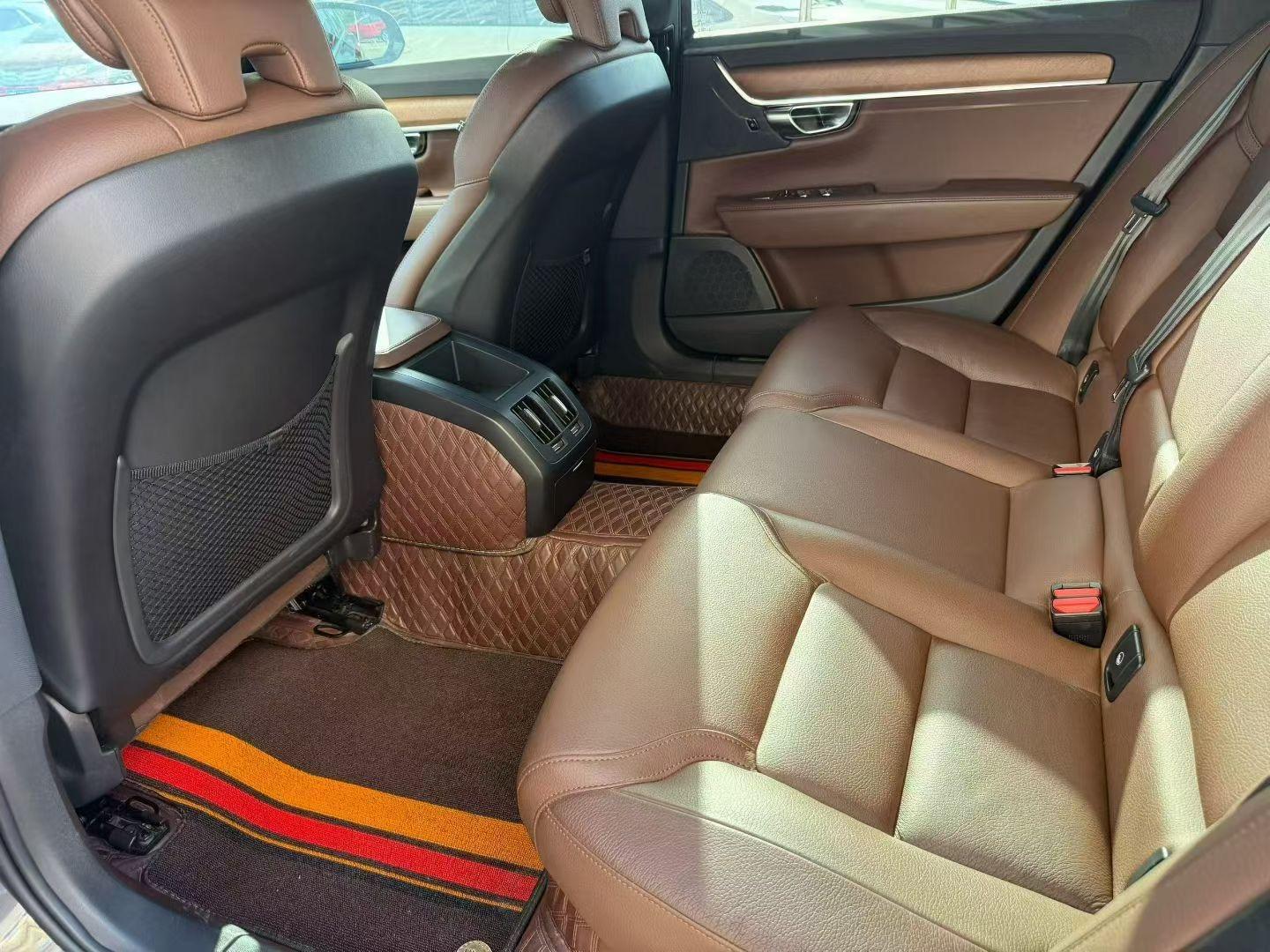 Volvo S90 2023 B5 Smart Luxury Edition 4