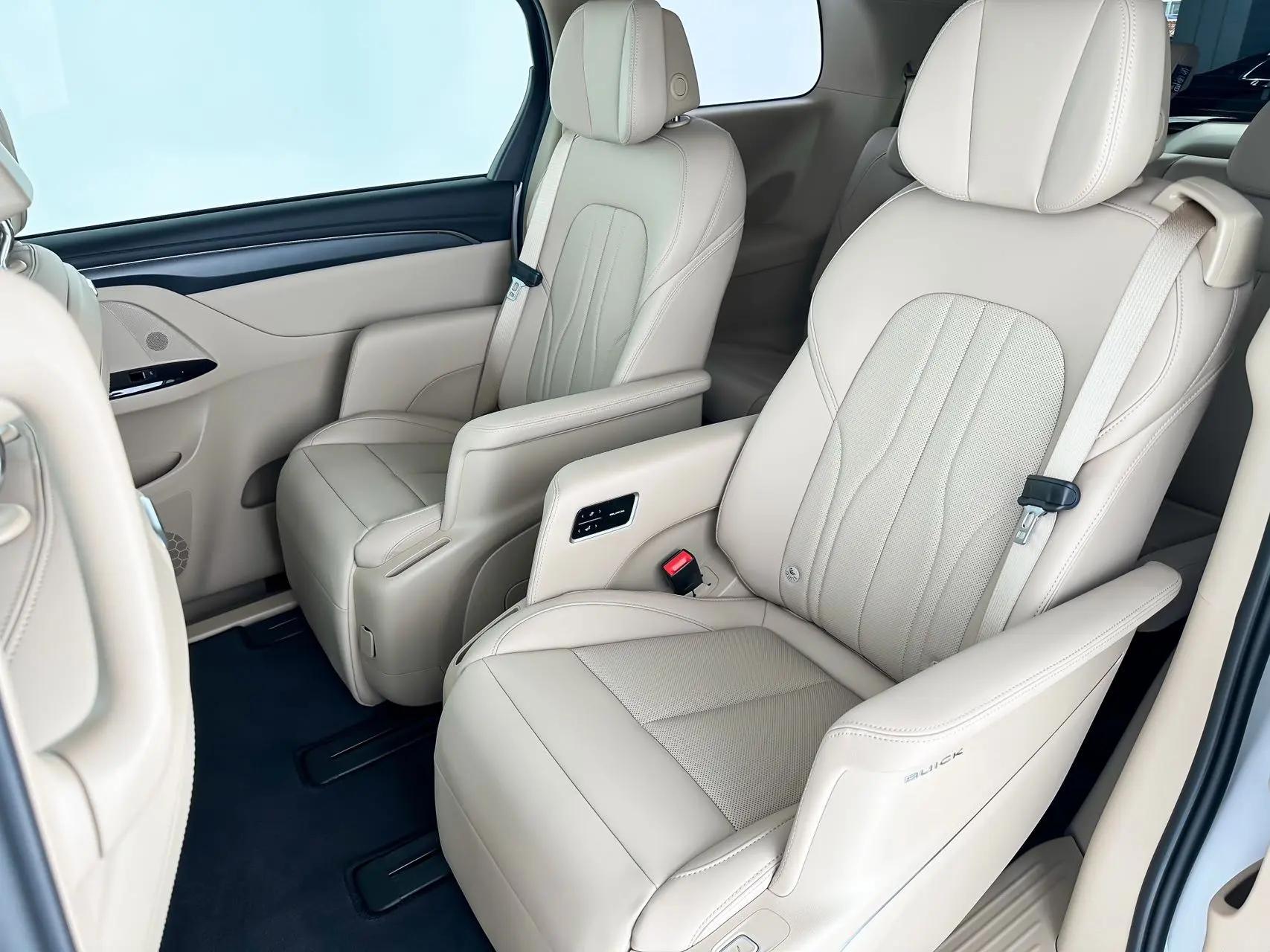 Buick 2025 GL8 Land Luxury 1.5T Prestige 7-Seater Automatic 8