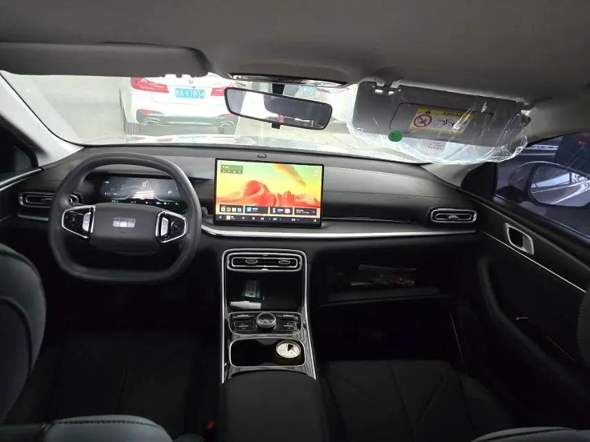 Geely Galaxy 2025 Xingyao 6 EM-i 1.5 60km Launch Edition Automatic 5
