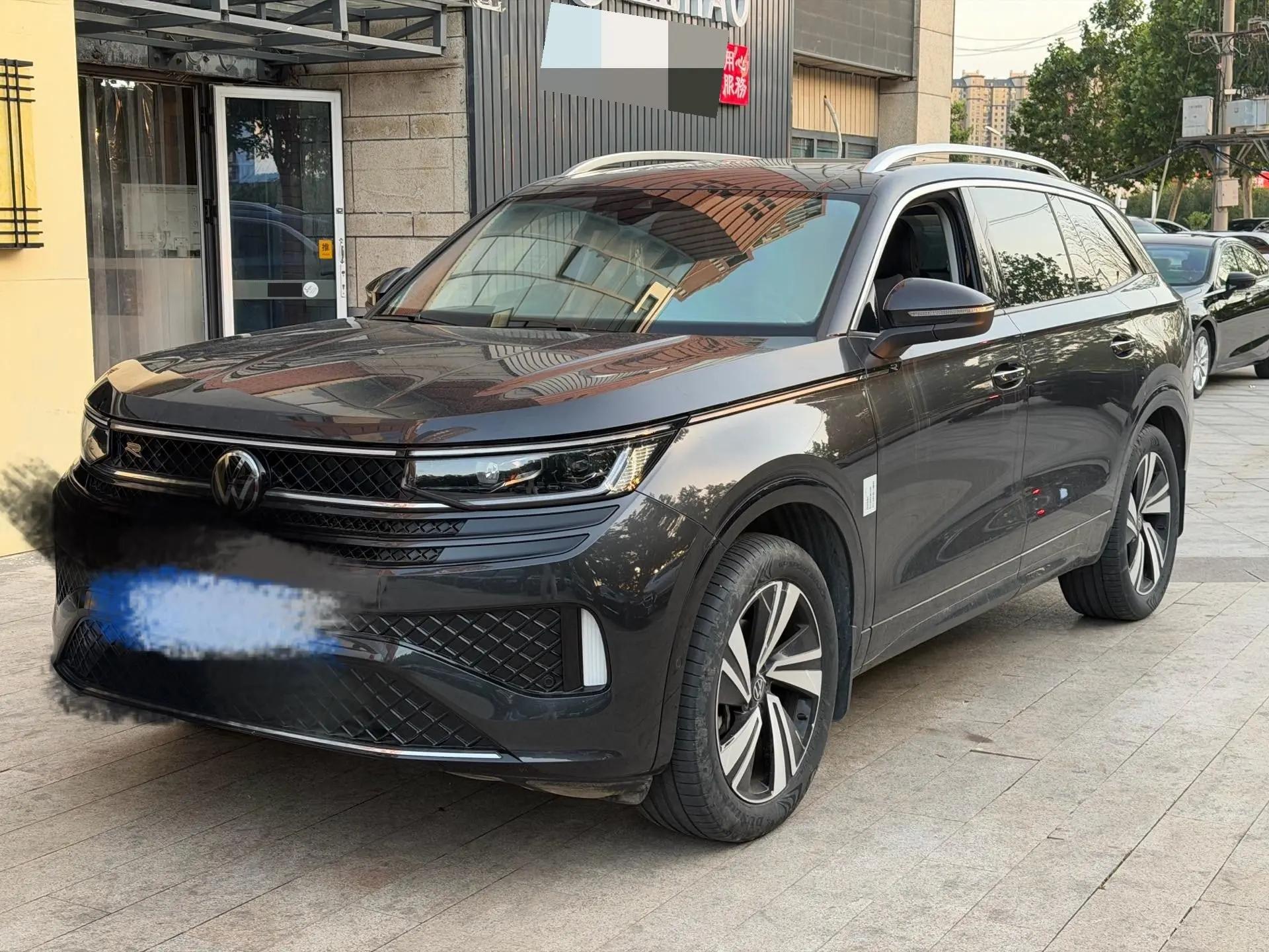 Открыть галерею: Volkswagen 2023 Teramont R-Line 2.0TSI 380TSI All-Wheel Drive Touring Edition Automatic