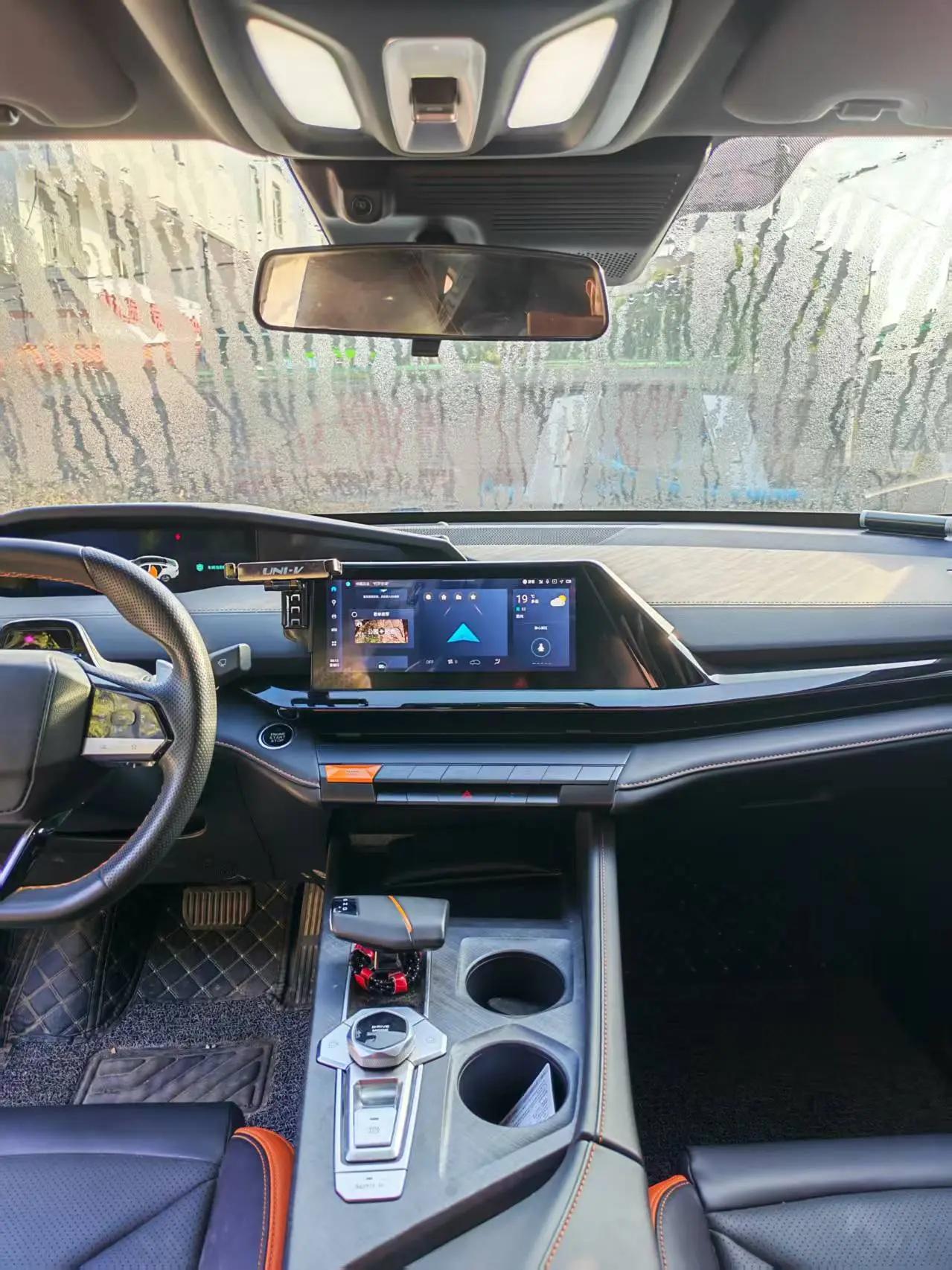 ChangAn 2023 UNI-V 1.5T Prestige Automatic 4
