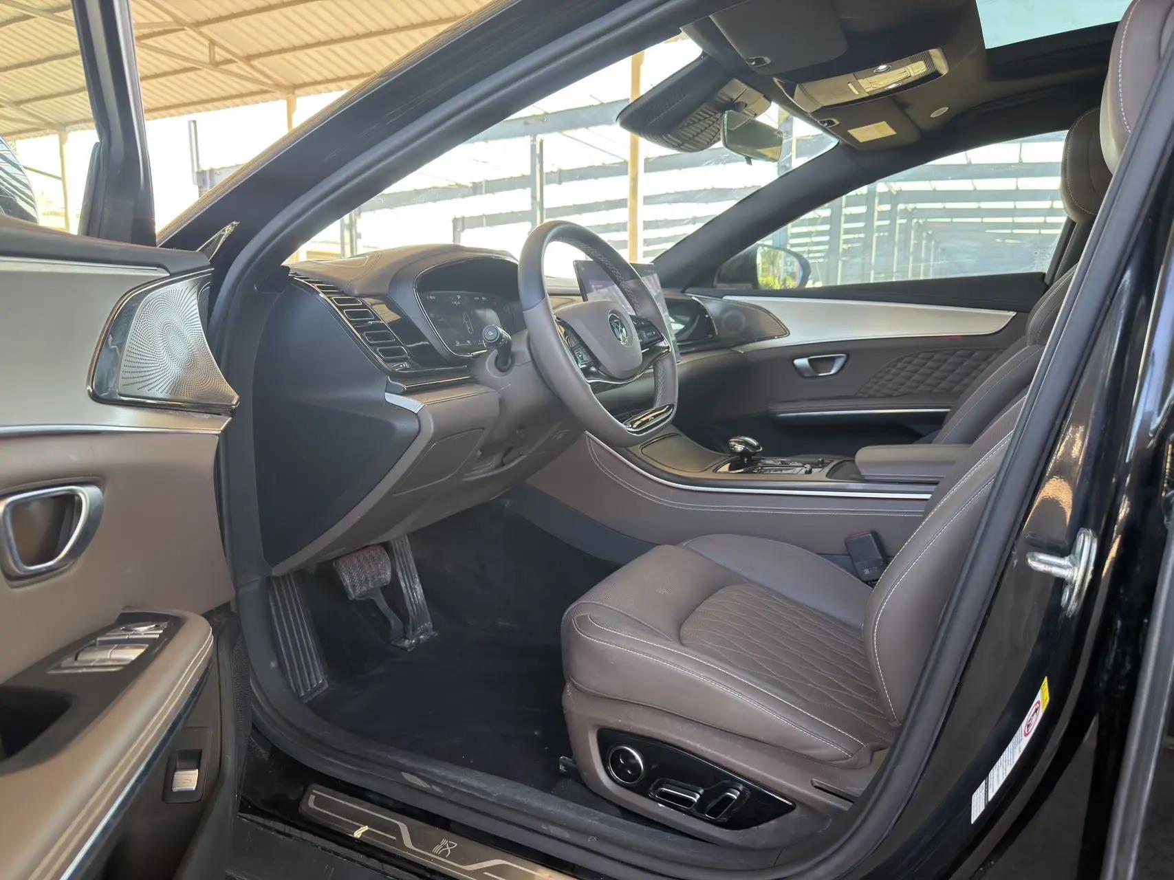 BYD 2023 Han DM-i 1.5T CVT Champion Edition 121KM Prestige Automatic 4
