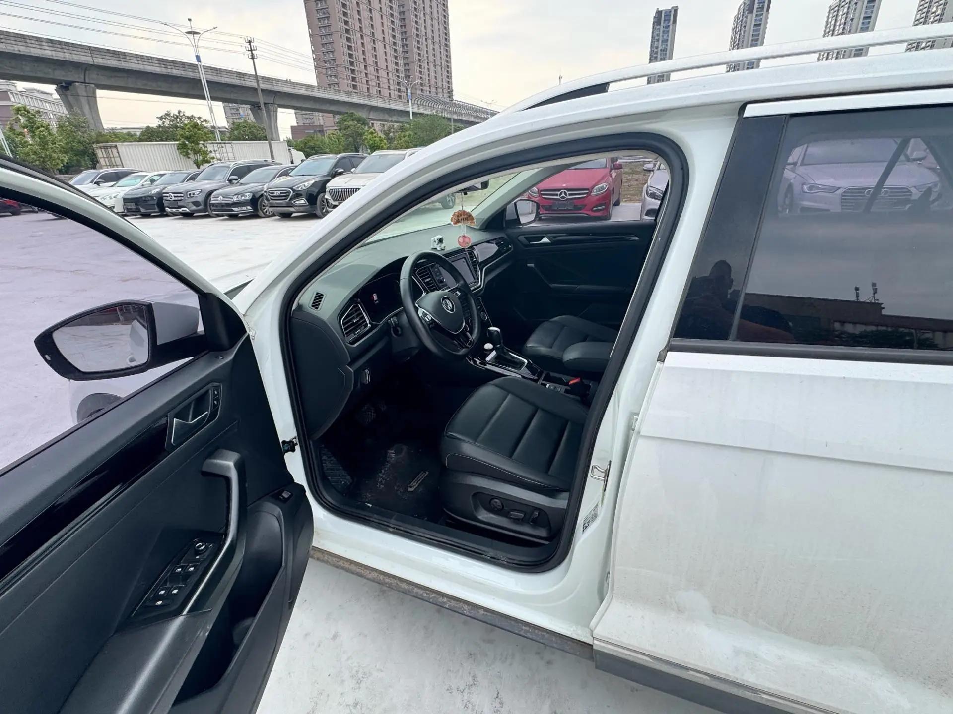 T-ROC Tange 2019 280TSI DSG Two-Drive Comfort National V 4