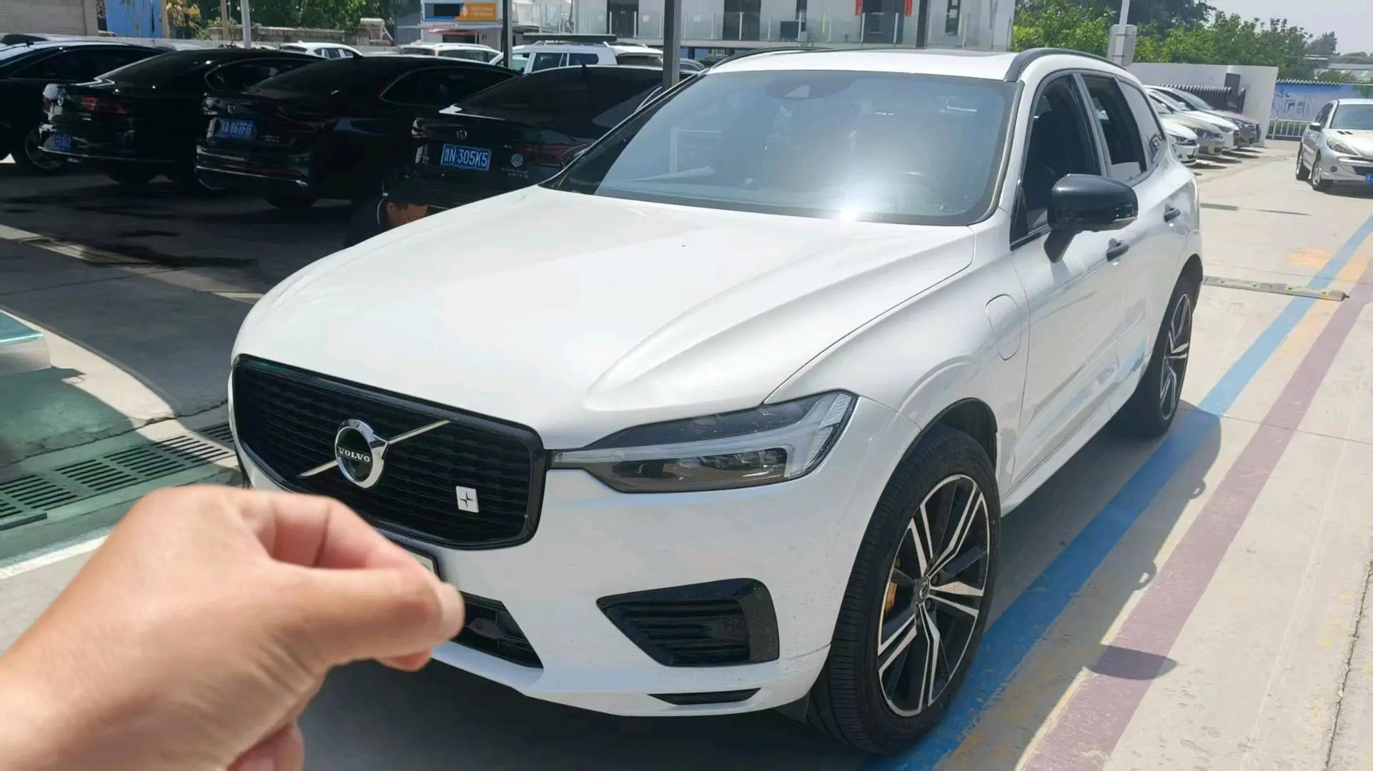 Открыть галерею: Volvo XC60 New Energy 2021 T8 E Drive Hybrid Zhiyuan Sports Edition