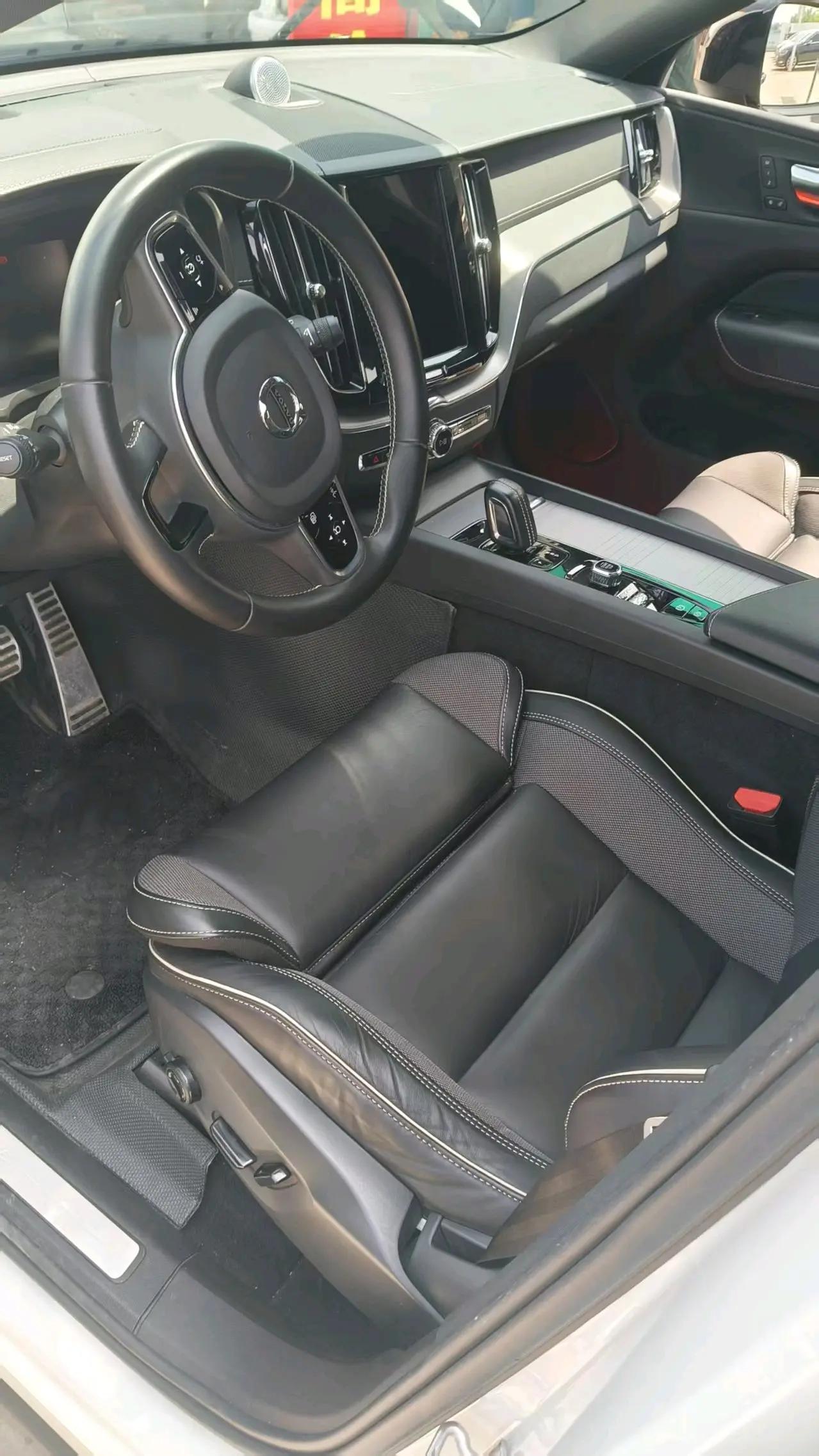 Volvo XC60 New Energy 2021 T8 E Drive Hybrid Zhiyuan Sports Edition 8
