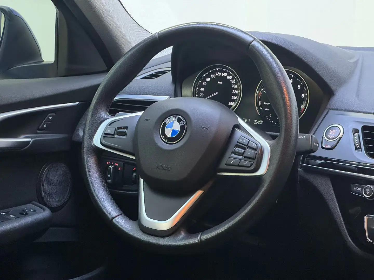 BMW 1 Series 2020 120i Fashion 4