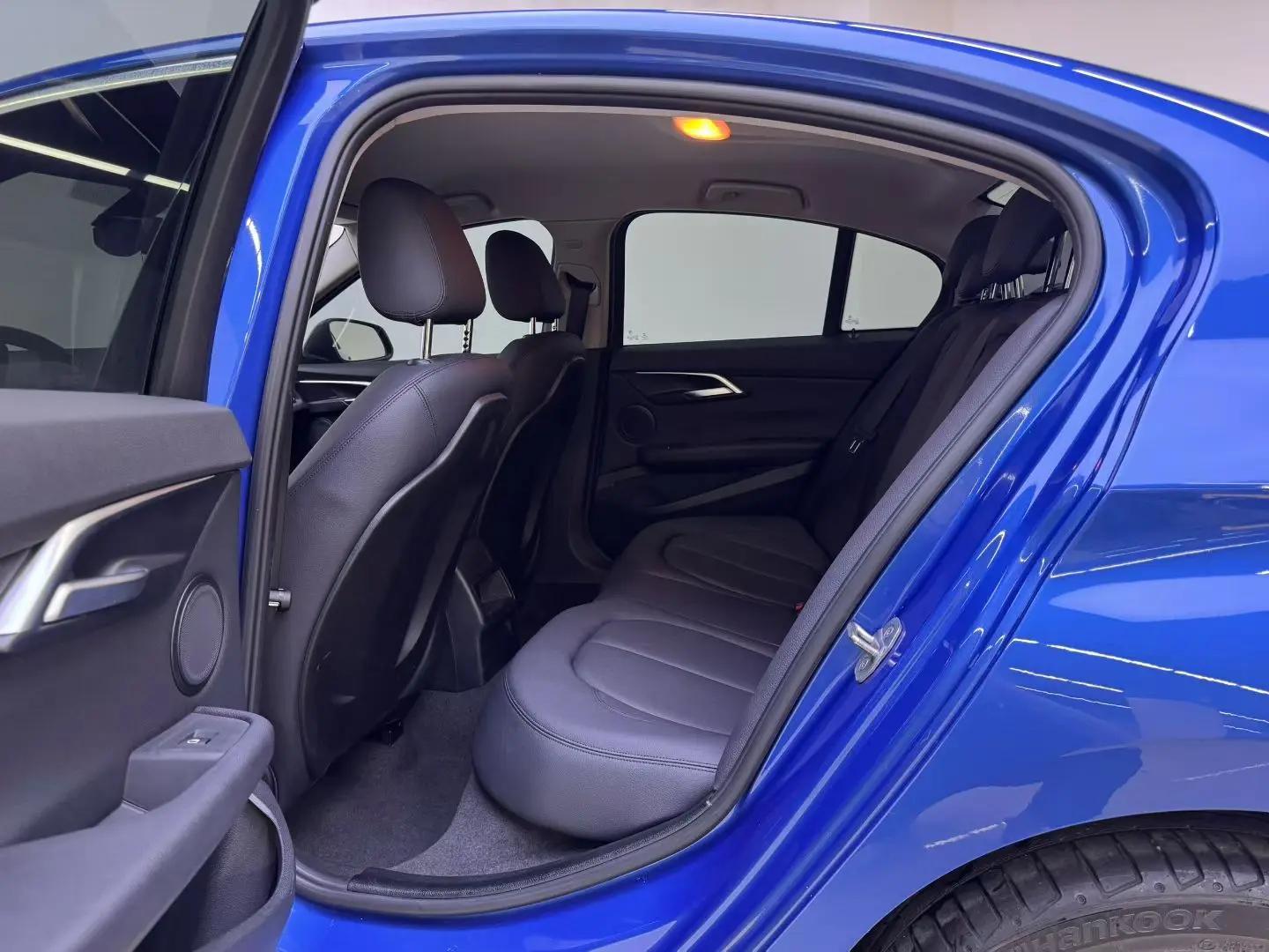 BMW 1 Series 2020 120i Fashion 6