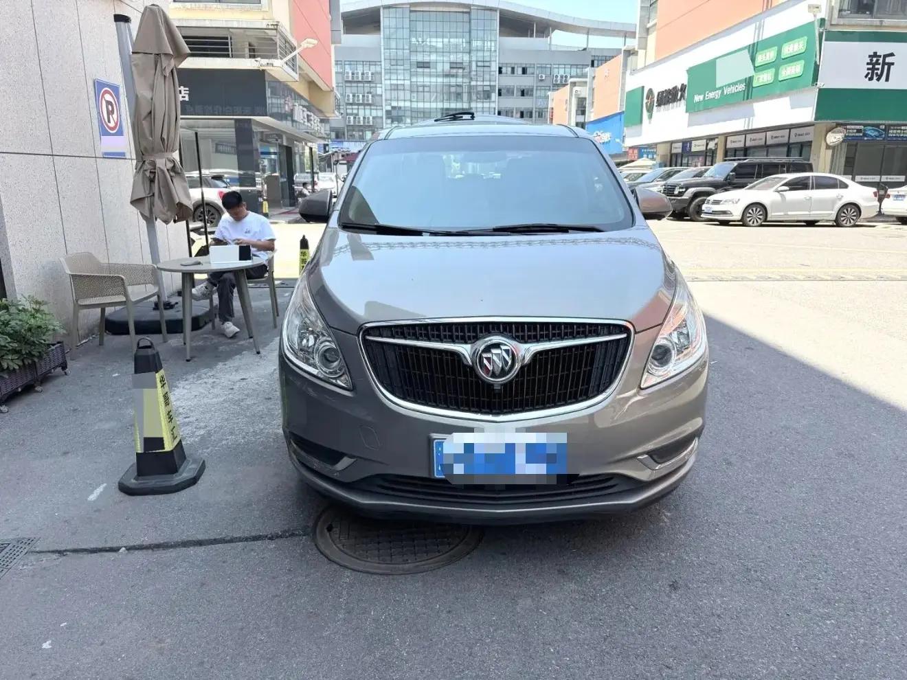 Buick GL8 2018 28T Comfort Country VI 4