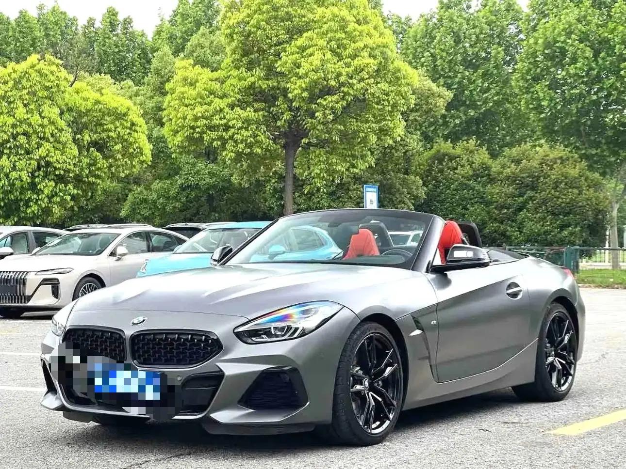 Open image lightbox: BMW Z4 2020 sDrive 25i Silver Cream Limited Edition