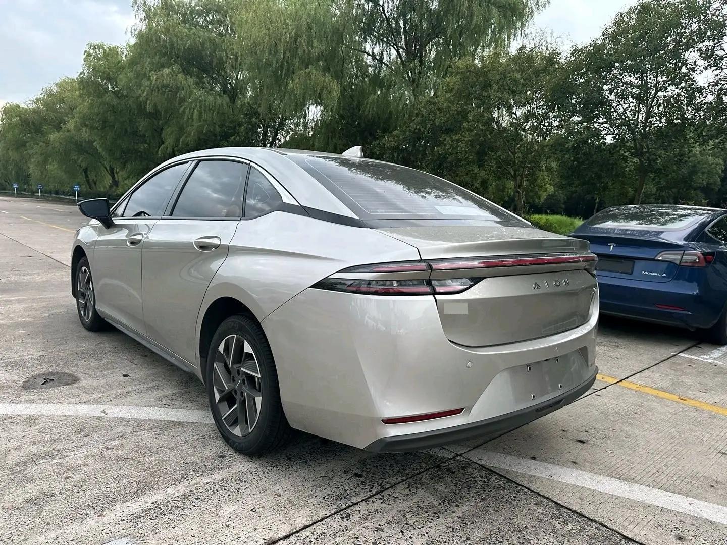 广汽埃安 2026款 Aion S PLUS 舒享版 自动挡 4