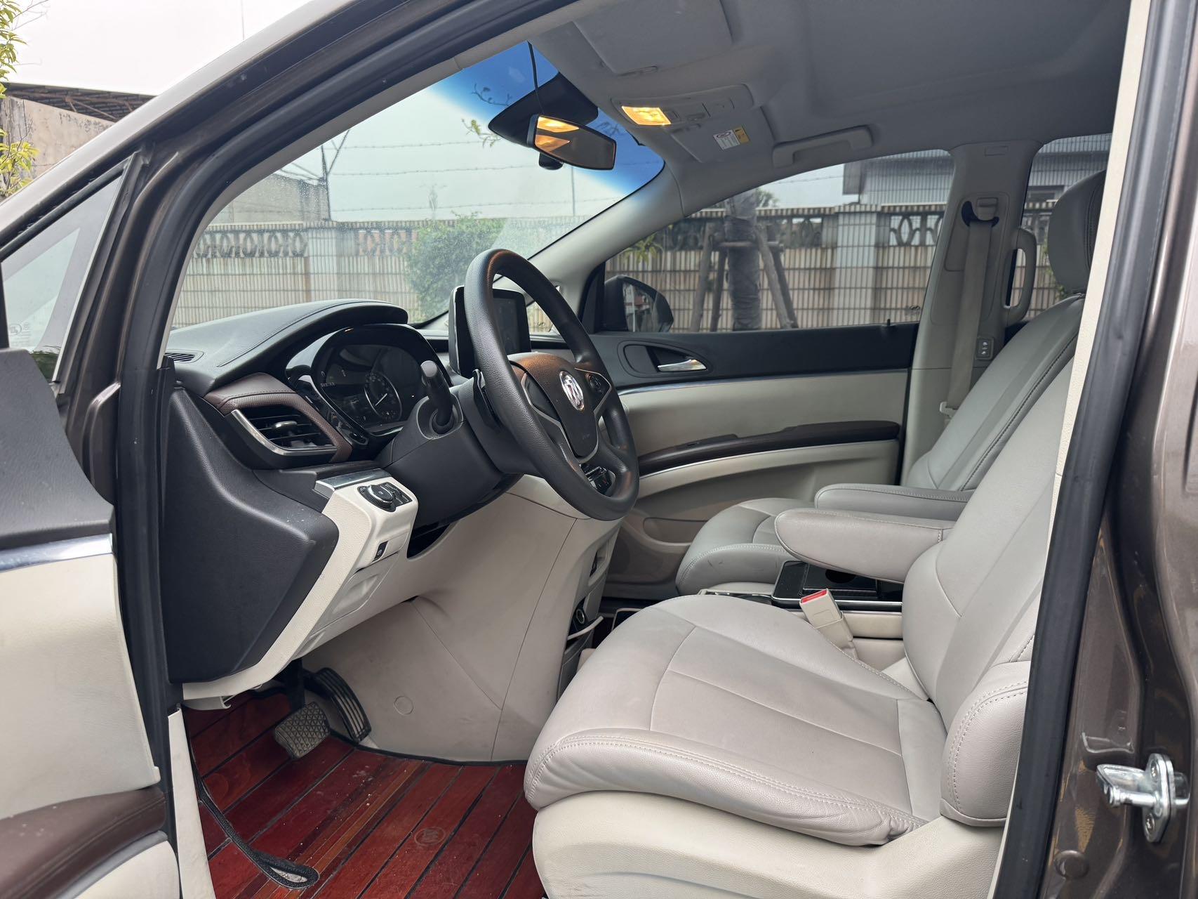 Buick GL8 2021 Land Business Class 652T Comfort Model 7