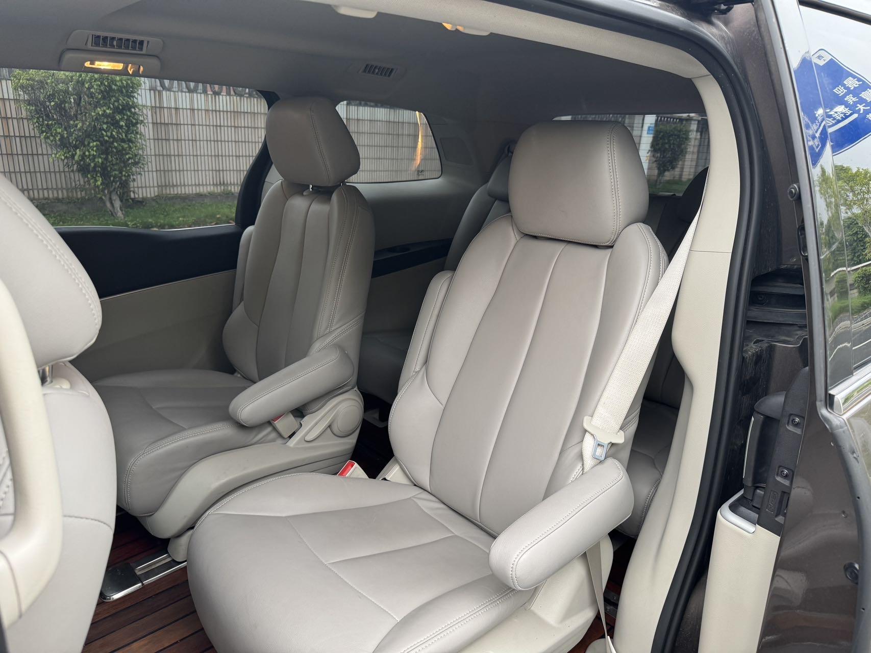 Buick GL8 2021 Land Business Class 652T Comfort Model 8