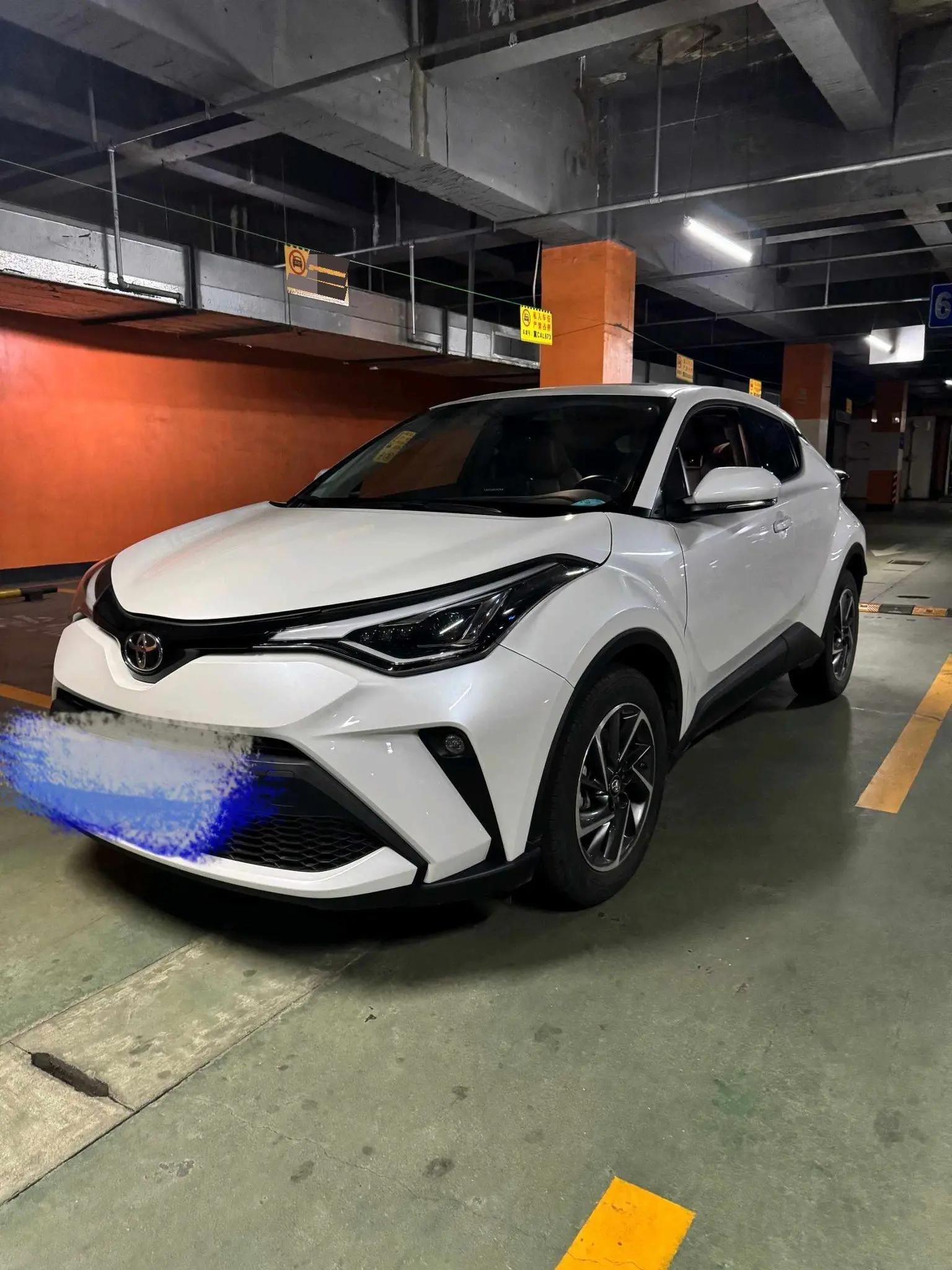 Open image lightbox: Toyota C- HR 2021 2.0L Deluxe Edition
