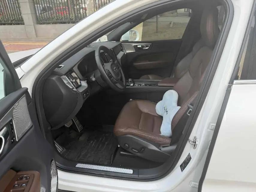 Volvo XC60 2022 B5 4-wheel-drive Zhiyi Deluxe Edition 2