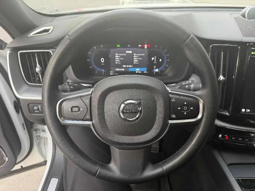 Volvo XC60 2022 B5 4-wheel-drive Zhiyi Deluxe Edition 3