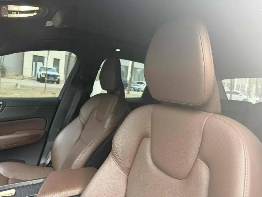 Volvo XC60 2022 B5 4-wheel-drive Zhiyi Deluxe Edition 5