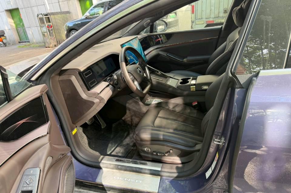 Denza 2024 Denza Z9 2.0T stepless 1100km four-wheel drive Ultra version automatic gear 5