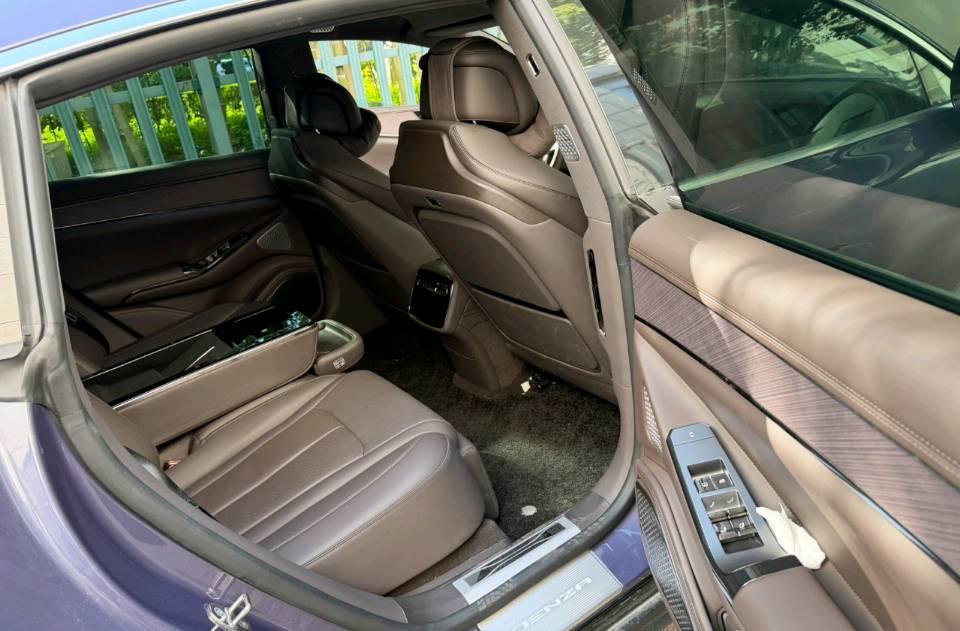 Denza 2024 Denza Z9 2.0T stepless 1100km four-wheel drive Ultra version automatic gear 7