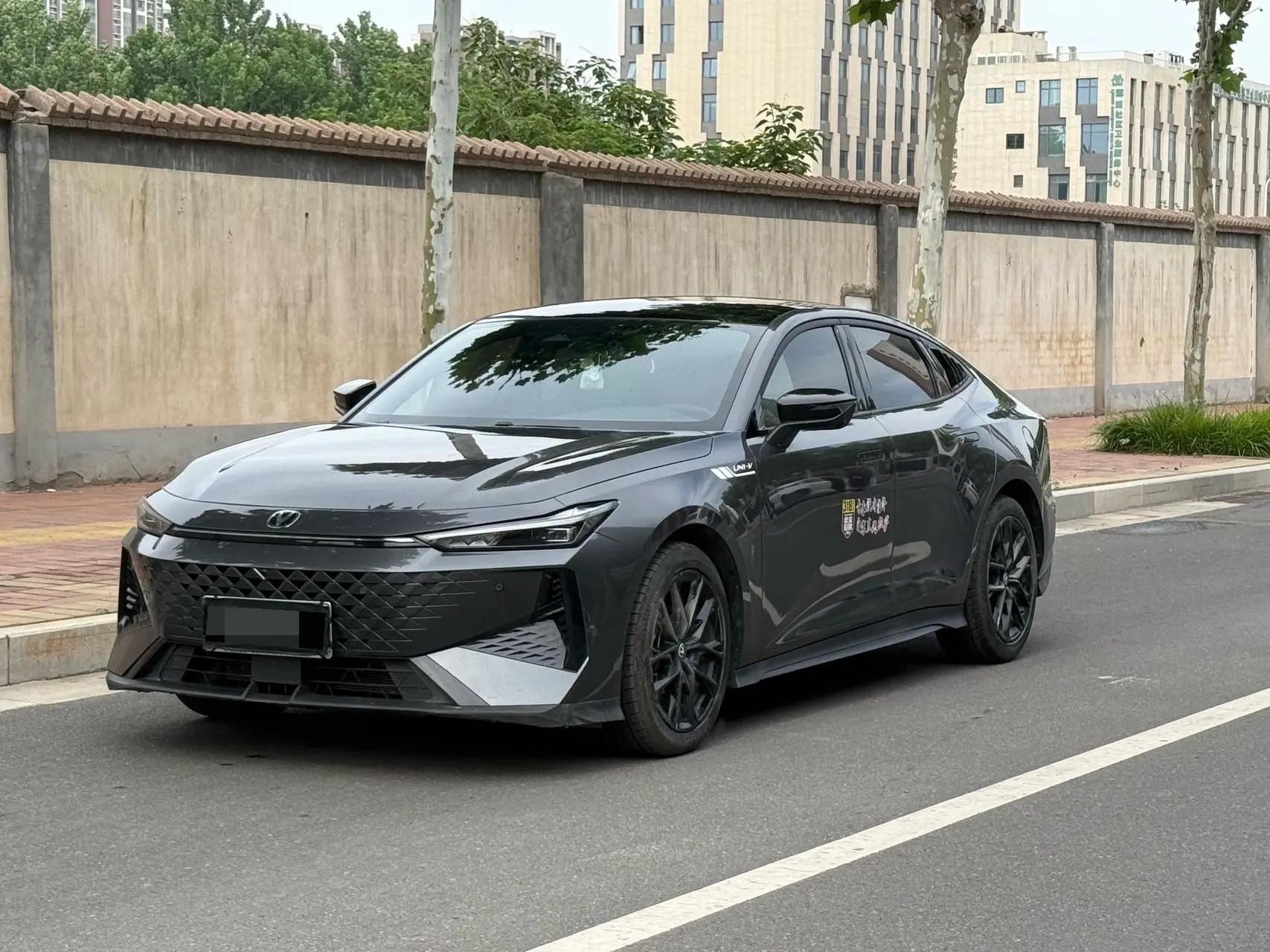 ChangAn 2024 UNI-V 1.5T Prestige Automatic