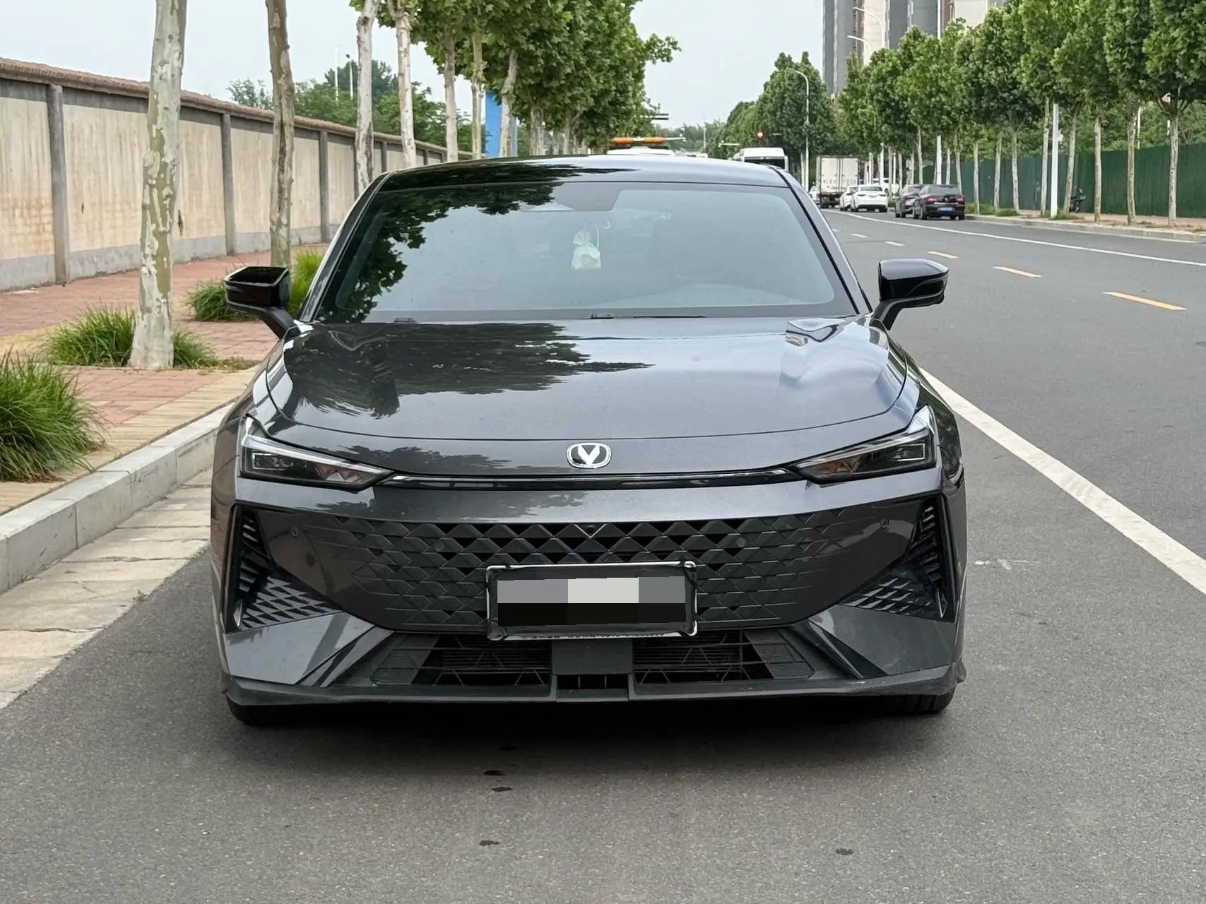 ChangAn 2024 UNI-V 1.5T Prestige Automatic 2