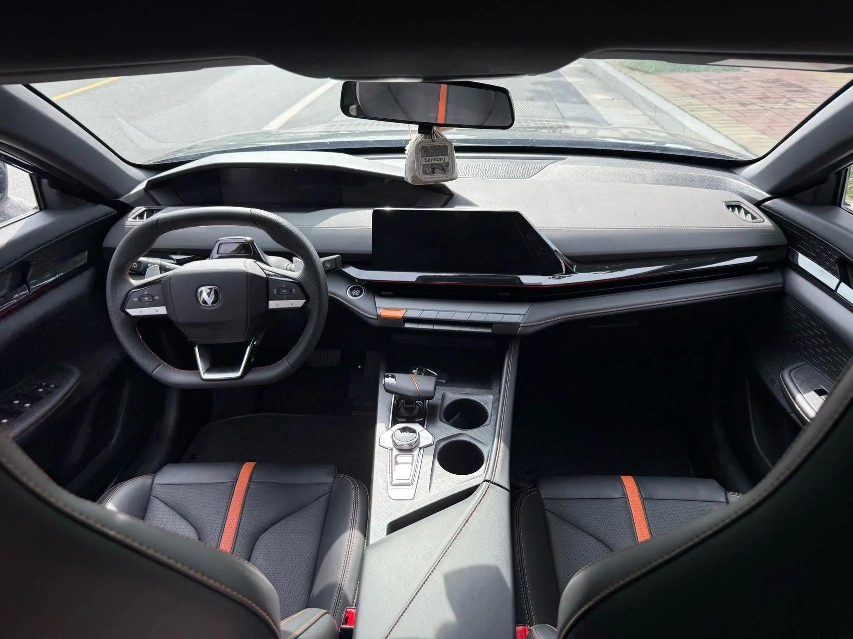 ChangAn 2024 UNI-V 1.5T Prestige Automatic 4