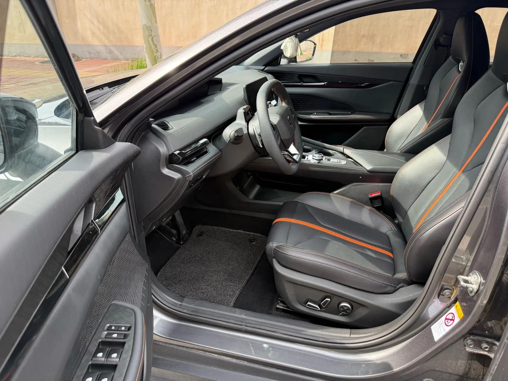 ChangAn 2024 UNI-V 1.5T Prestige Automatic 6