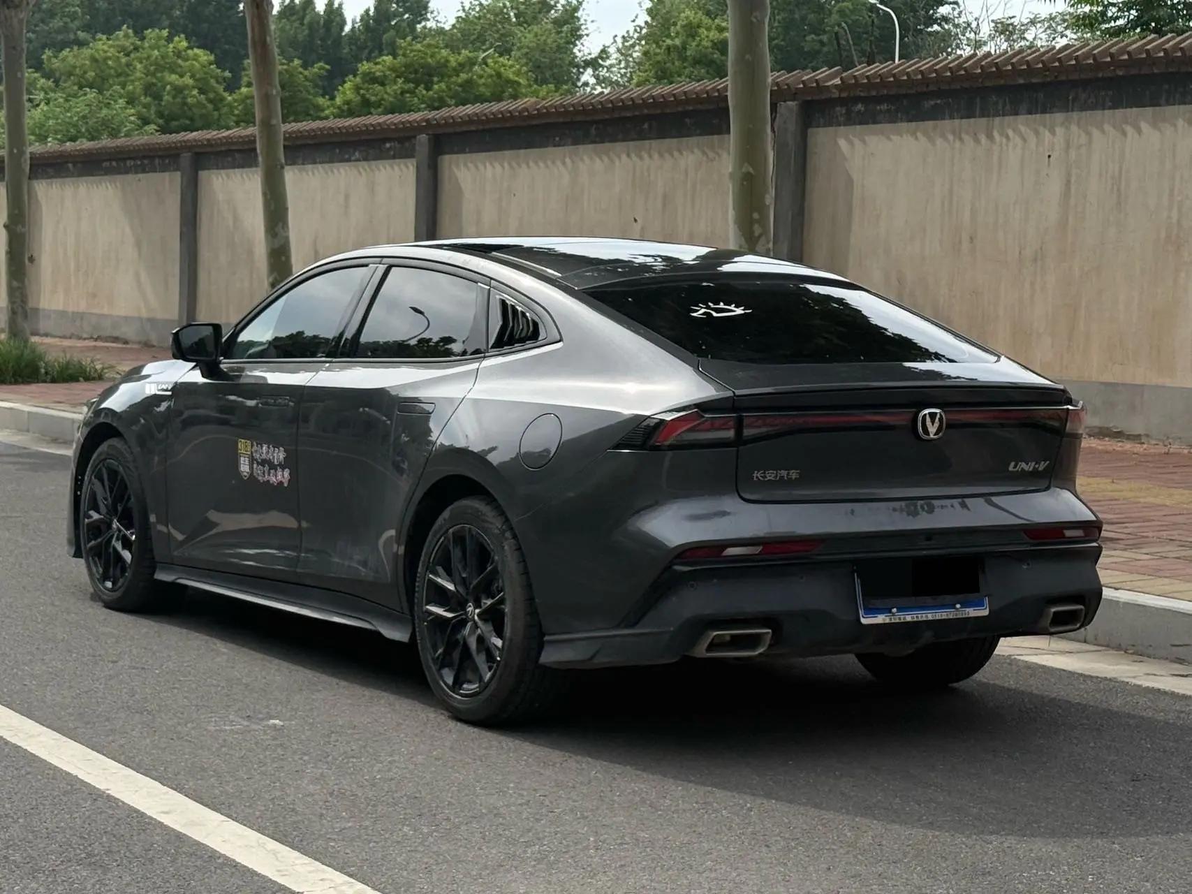 ChangAn 2024 UNI-V 1.5T Prestige Automatic 8