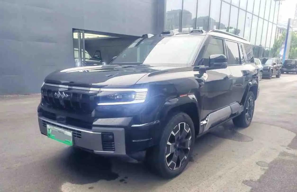 Open image lightbox: FangChengBao 2025 Leopard 8 2.0T CVT Smart & Brave Flagship 7-Seater Automatic