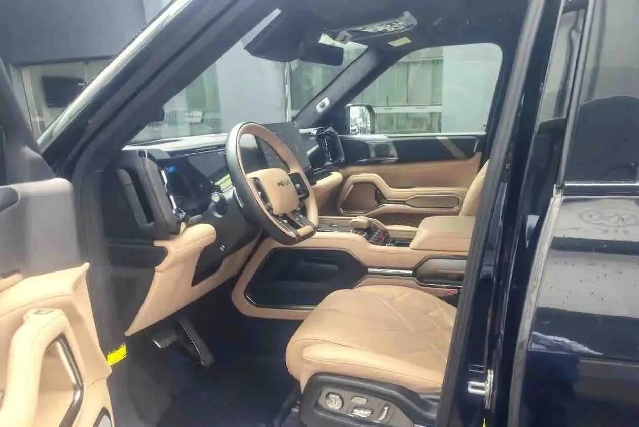 FangChengBao 2025 Leopard 8 2.0T CVT Smart & Brave Flagship 7-Seater Automatic 2