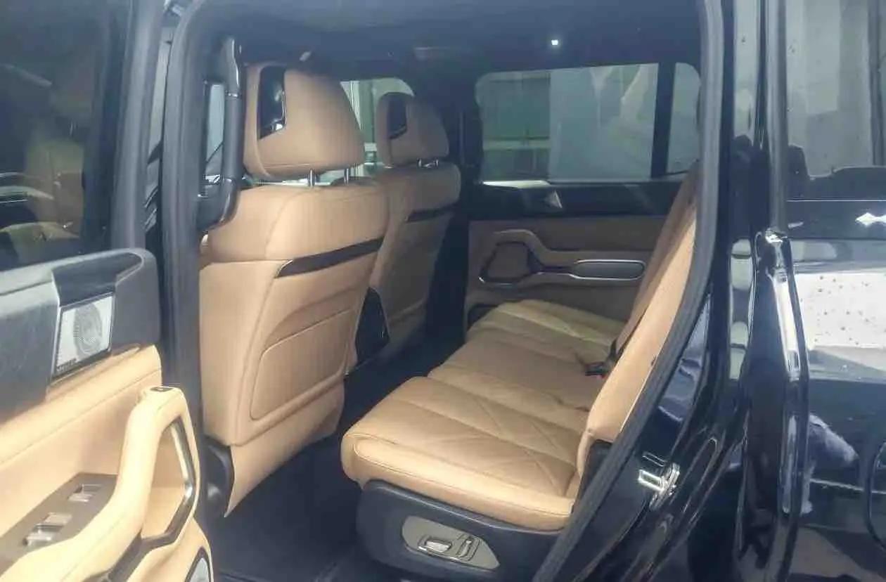 FangChengBao 2025 Leopard 8 2.0T CVT Smart & Brave Flagship 7-Seater Automatic 3