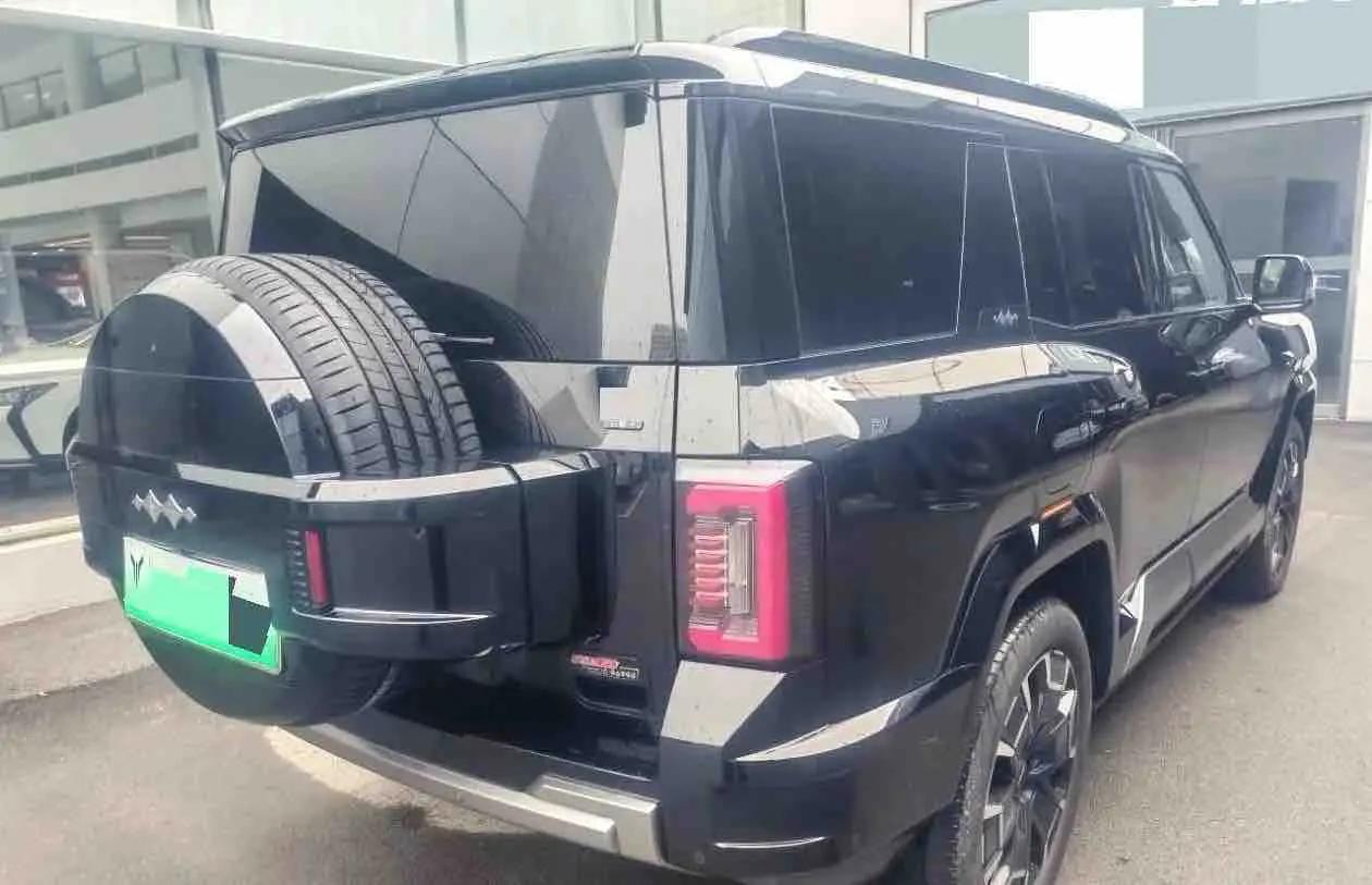 FangChengBao 2025 Leopard 8 2.0T CVT Smart & Brave Flagship 7-Seater Automatic 4