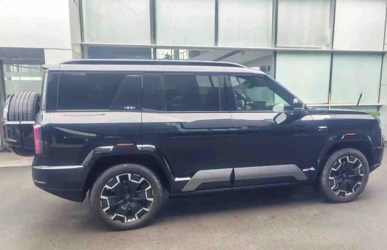 FangChengBao 2025 Leopard 8 2.0T CVT Smart & Brave Flagship 7-Seater Automatic 5