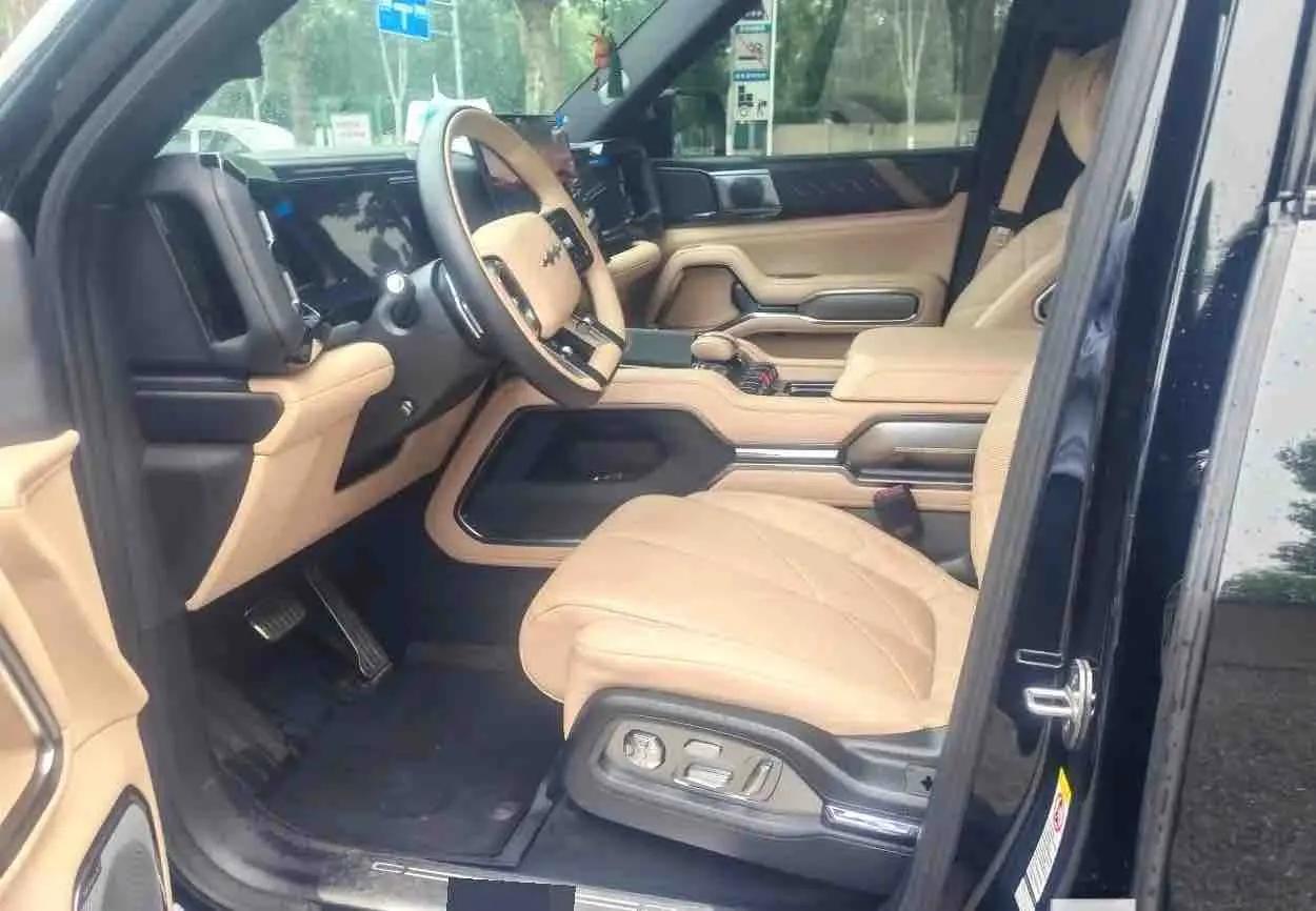 FangChengBao 2025 Leopard 8 2.0T CVT Smart & Brave Flagship 7-Seater Automatic 6