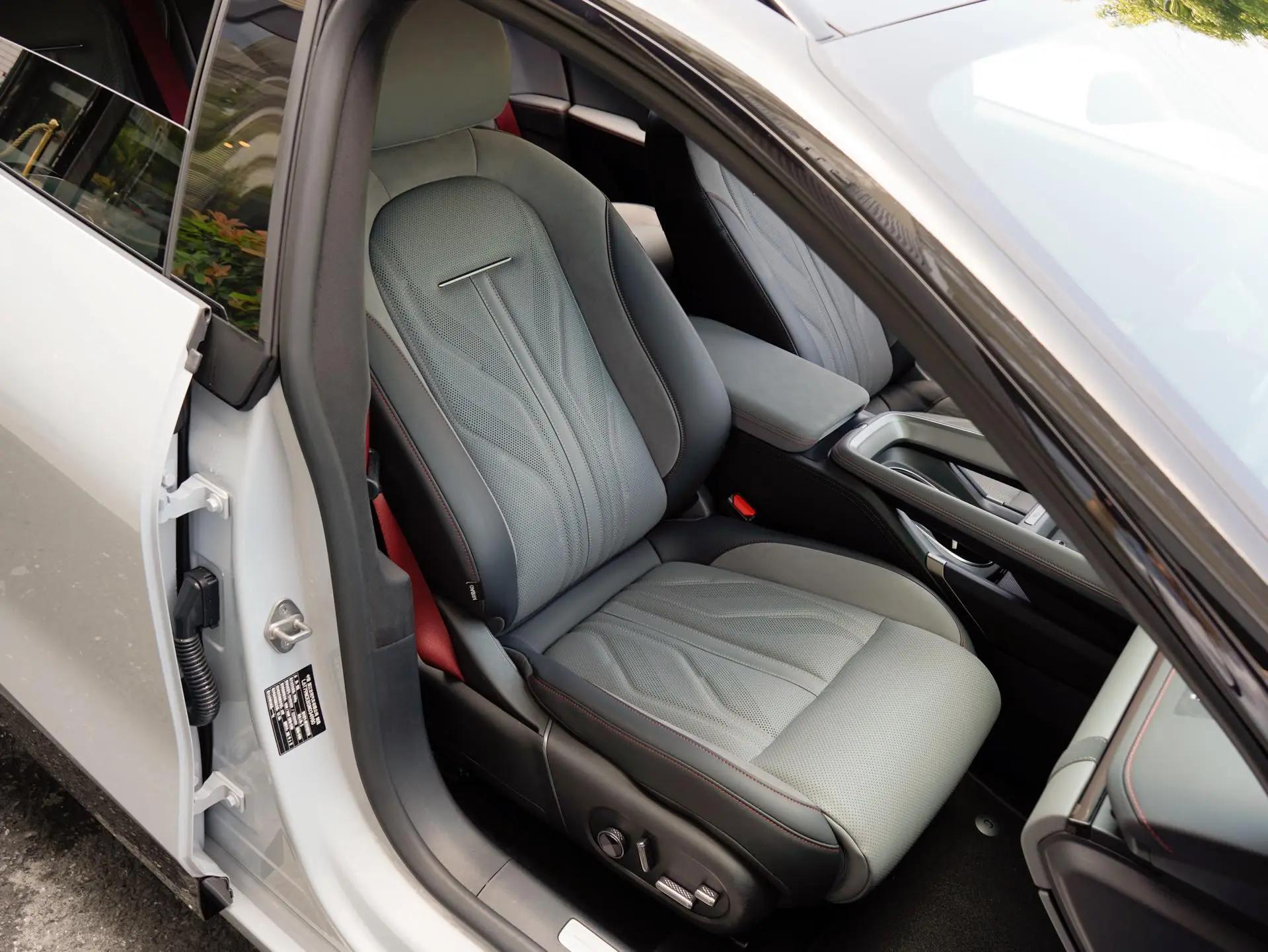 Zeekr 2025 Zeekr 007GT four-wheel drive intelligent driving version 75kWh automatic gear 14