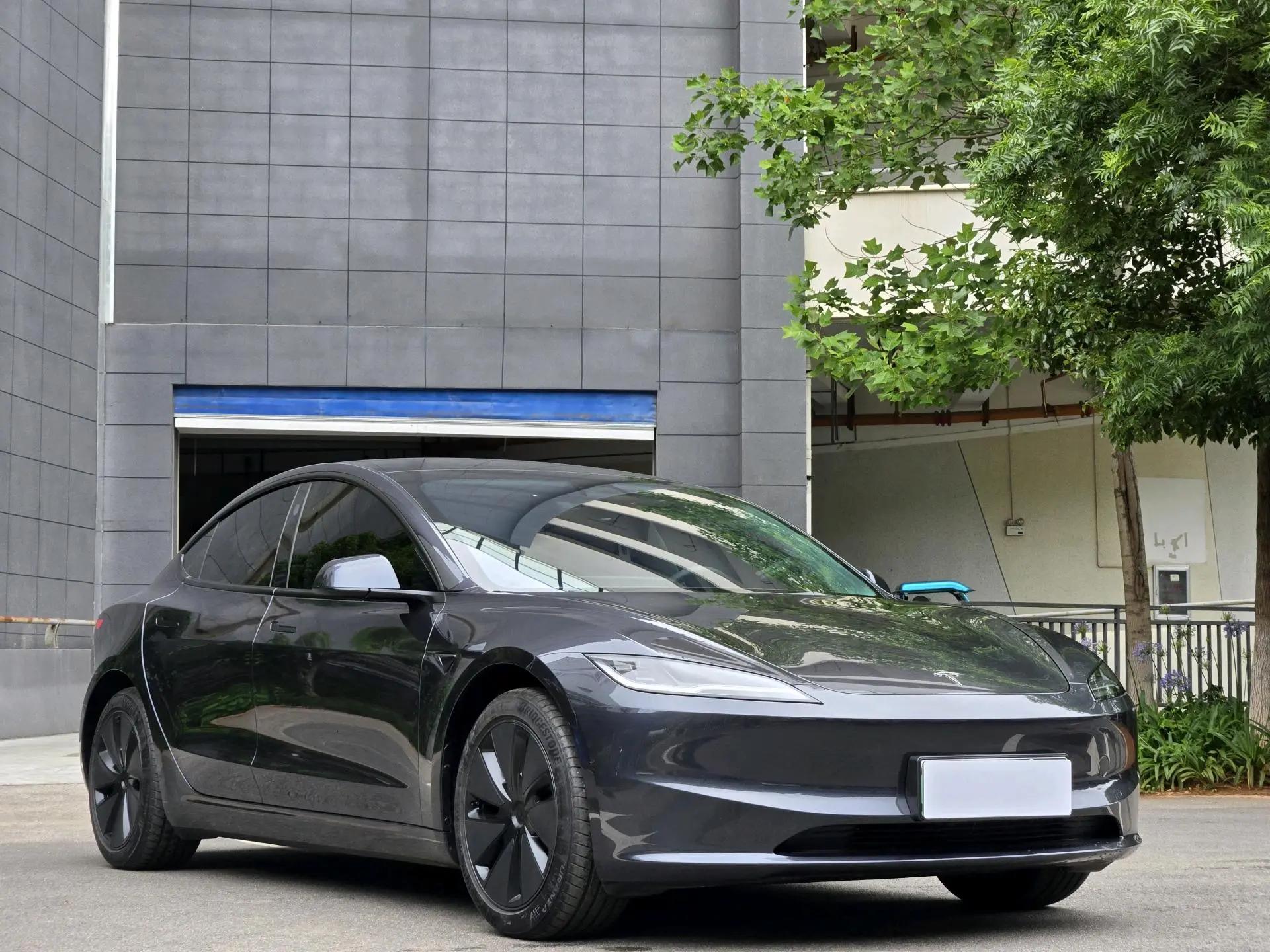 Tesla 2025 Model 3 Rear-Wheel Drive Automatic 3