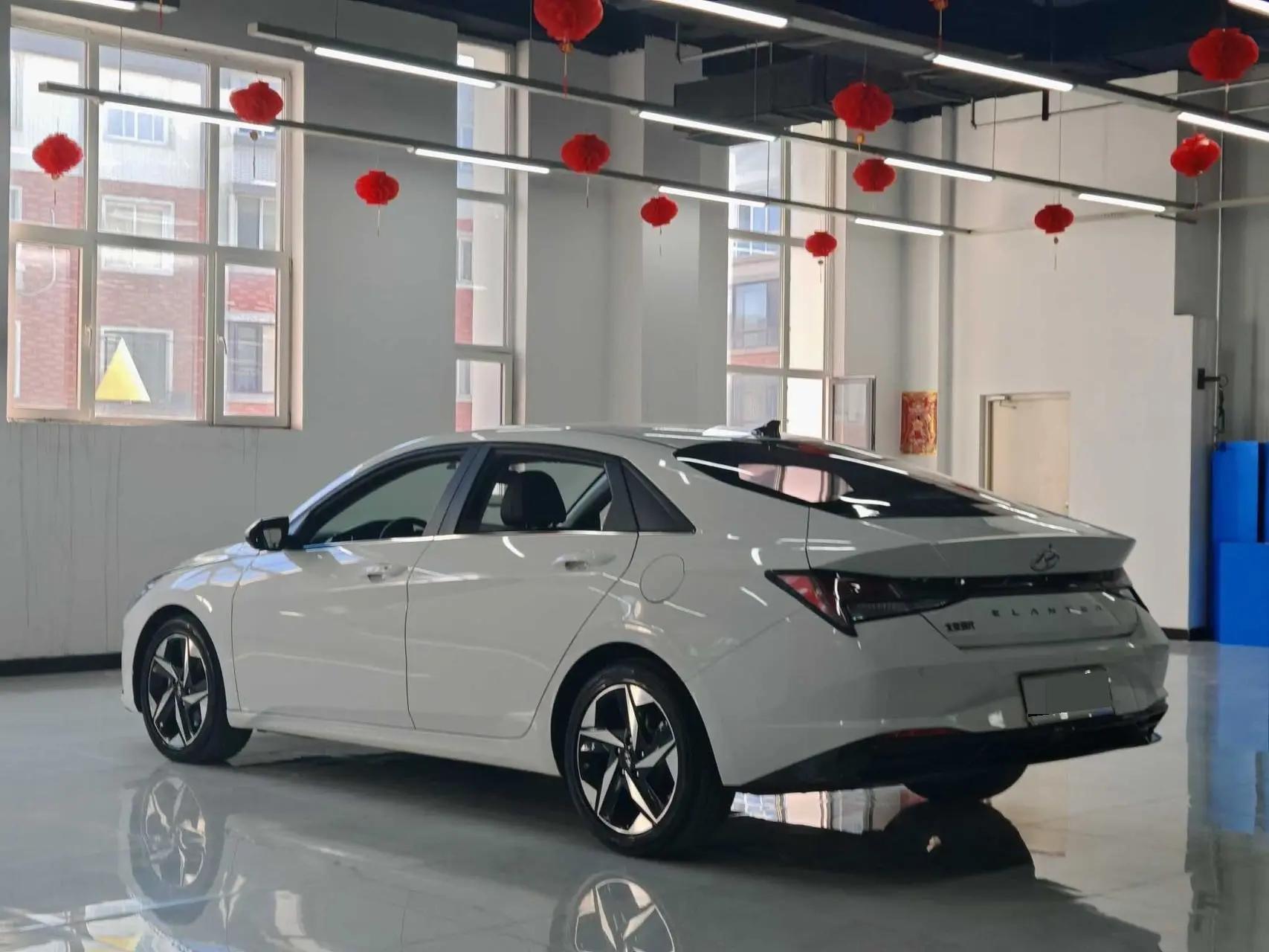 Elantra 2021 1.5L CVT LUX Prestige Edition 4