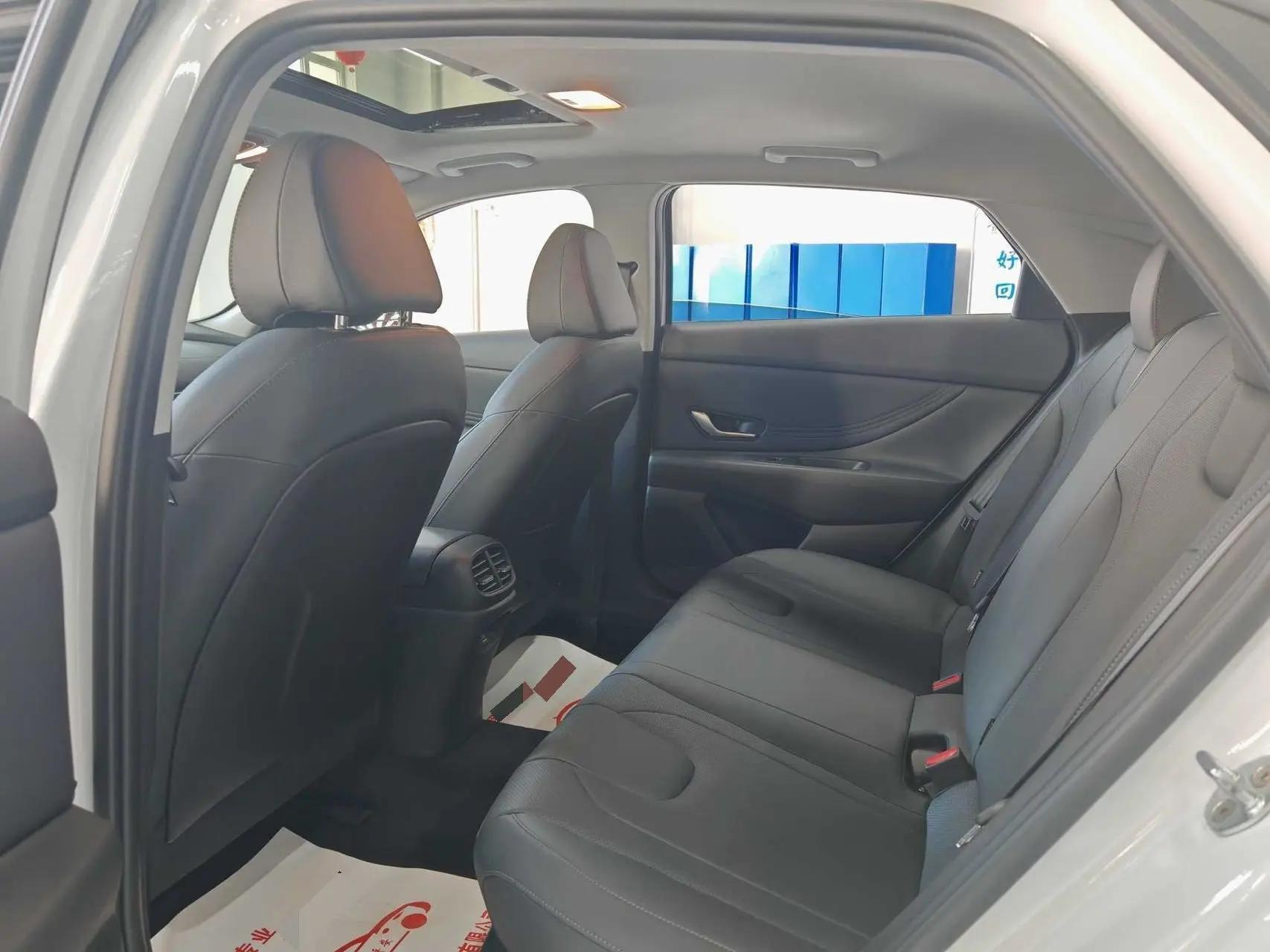 Elantra 2021 1.5L CVT LUX Prestige Edition 8