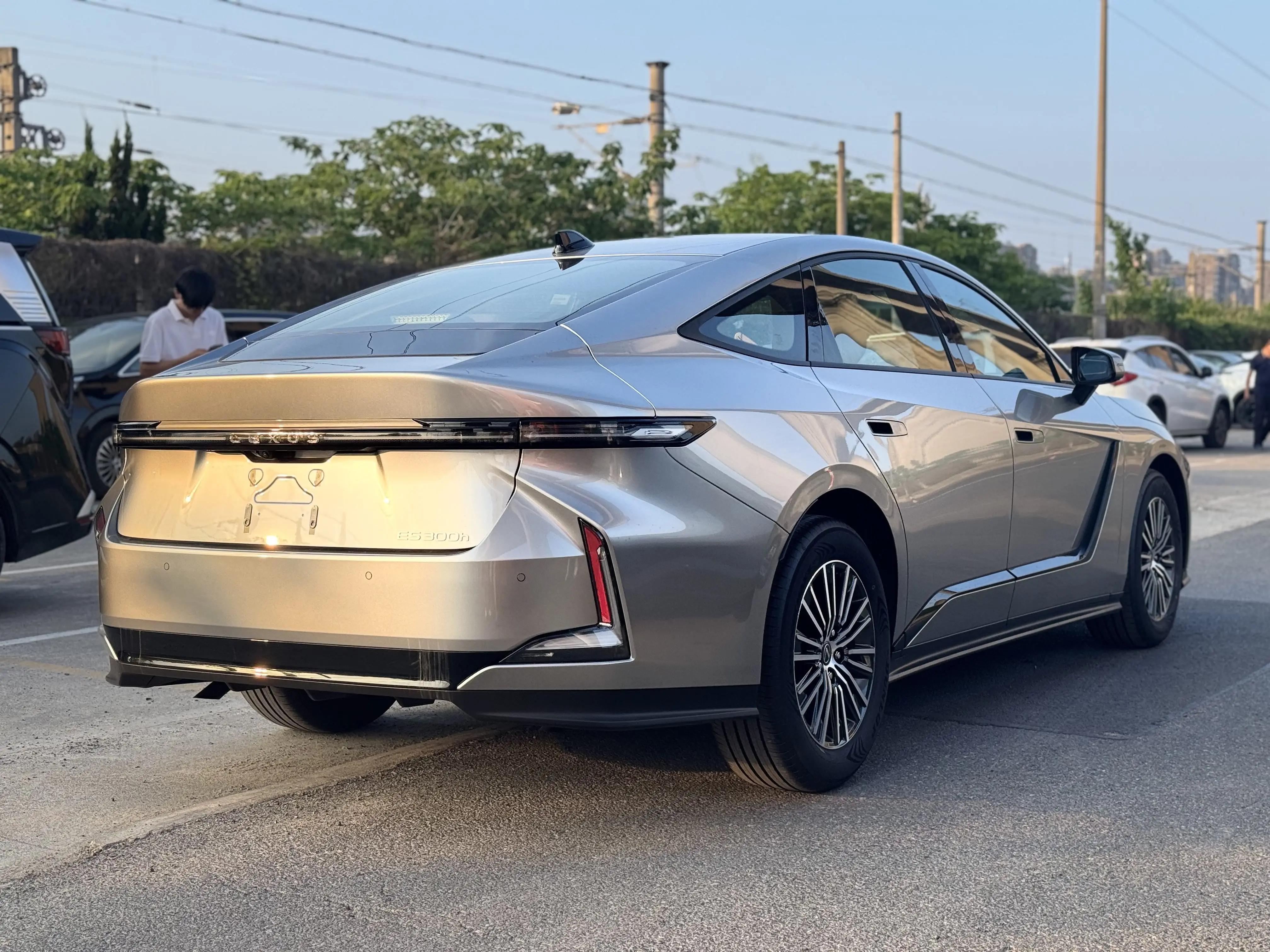 Lexus ES (Imported) 2026 ES300h 2.0 Stepless Automatic Gear 4