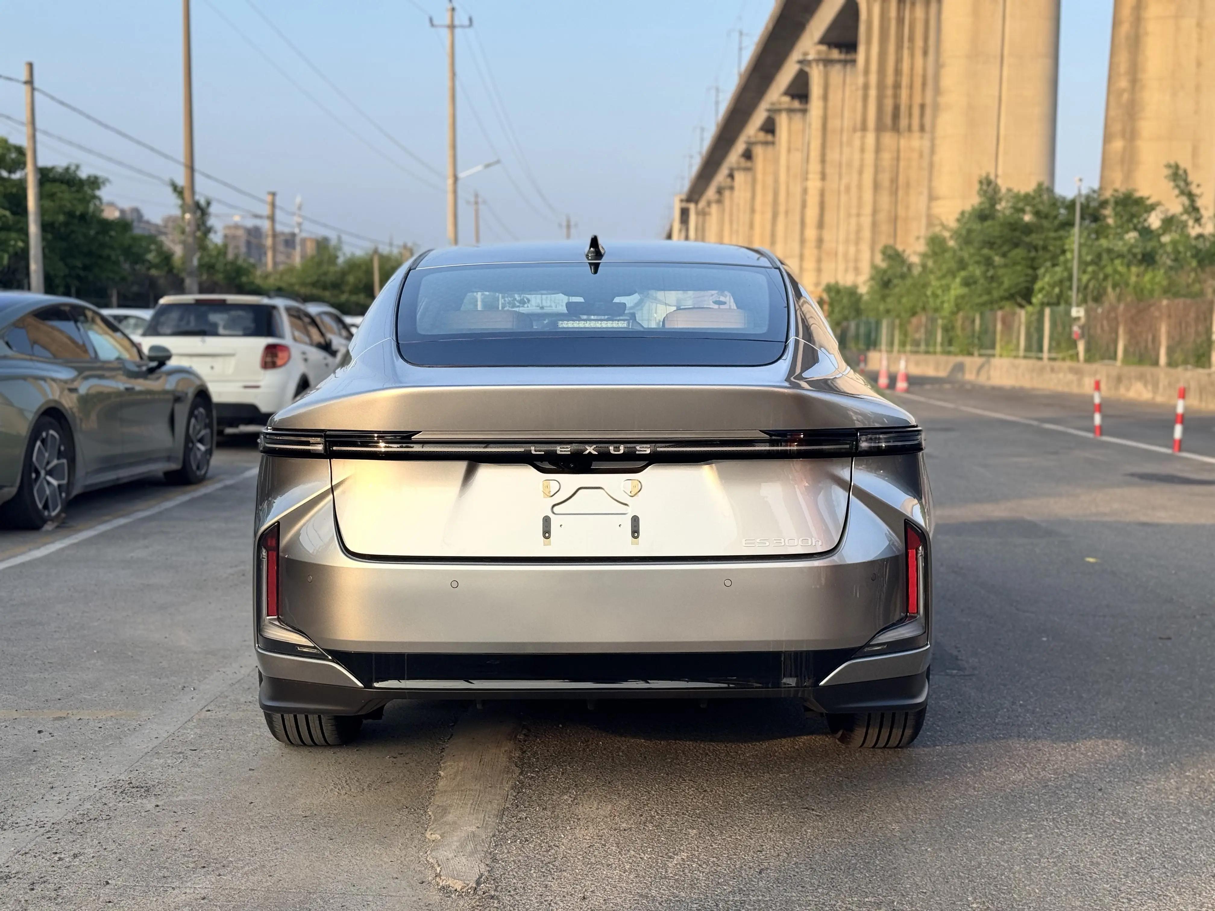 Lexus ES (Imported) 2026 ES300h 2.0 Stepless Automatic Gear 5